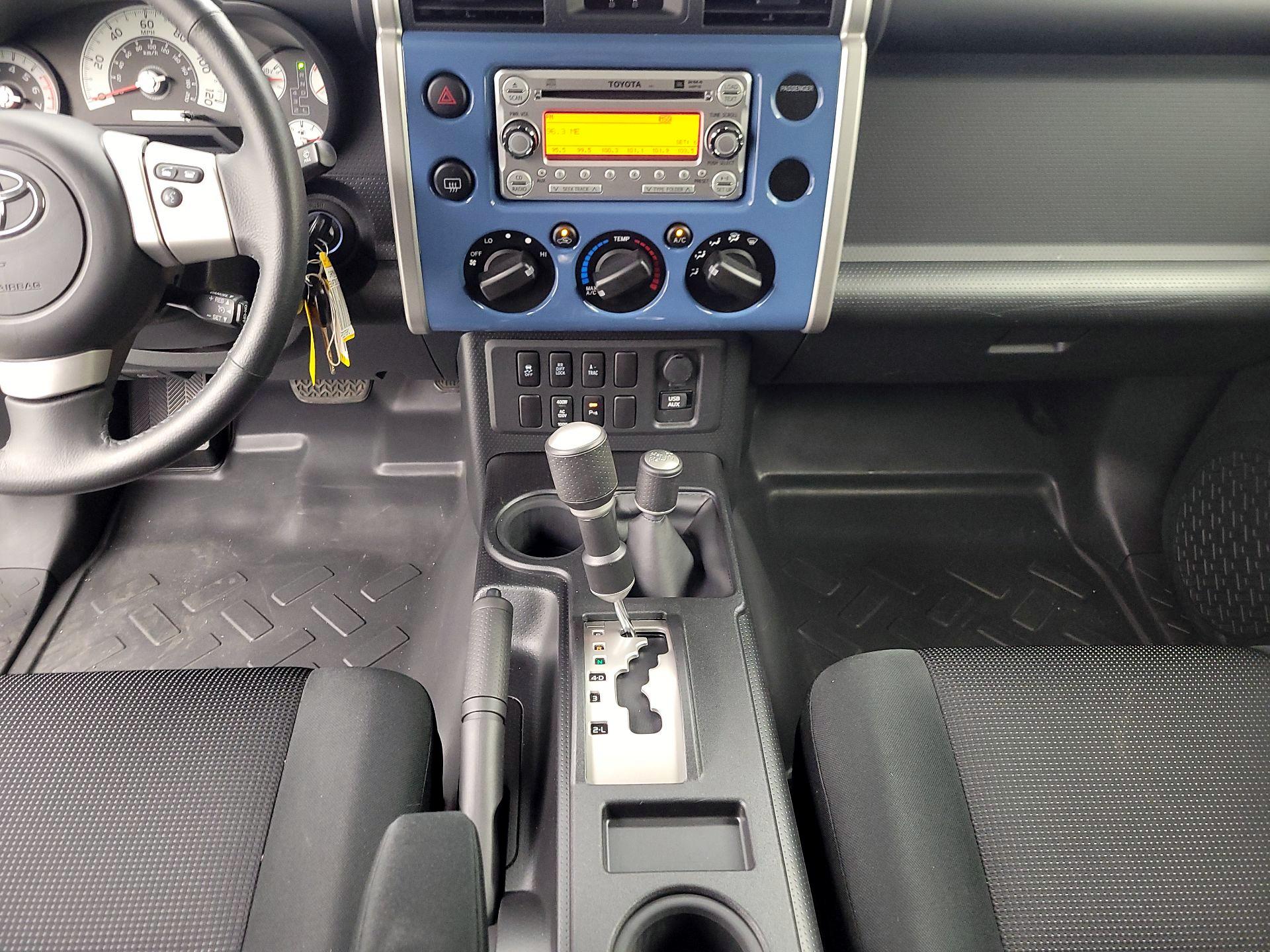 Thumbnail: 2013 Toyota FJ Cruiser - 17
