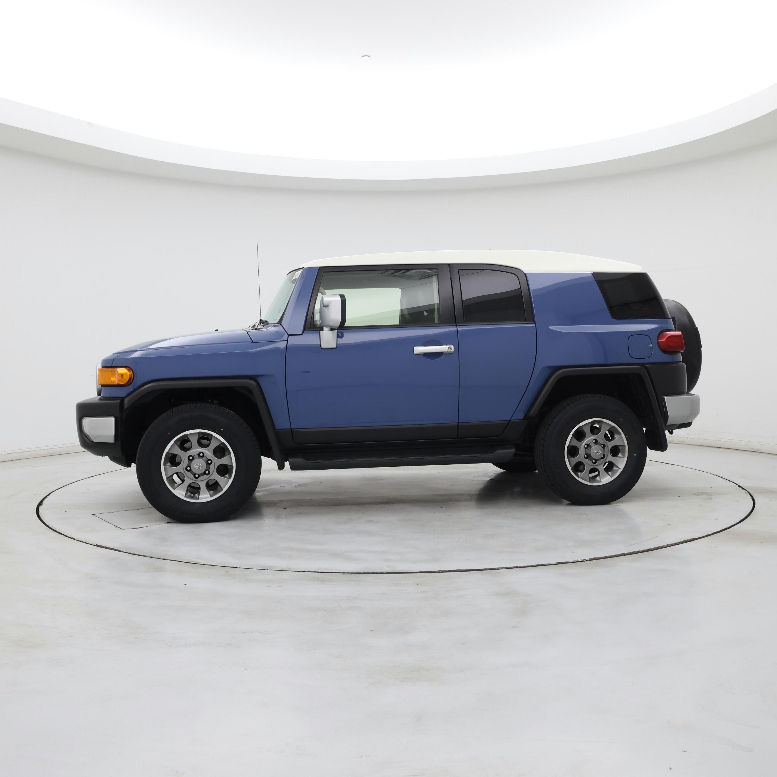Thumbnail: 2013 Toyota FJ Cruiser - 3