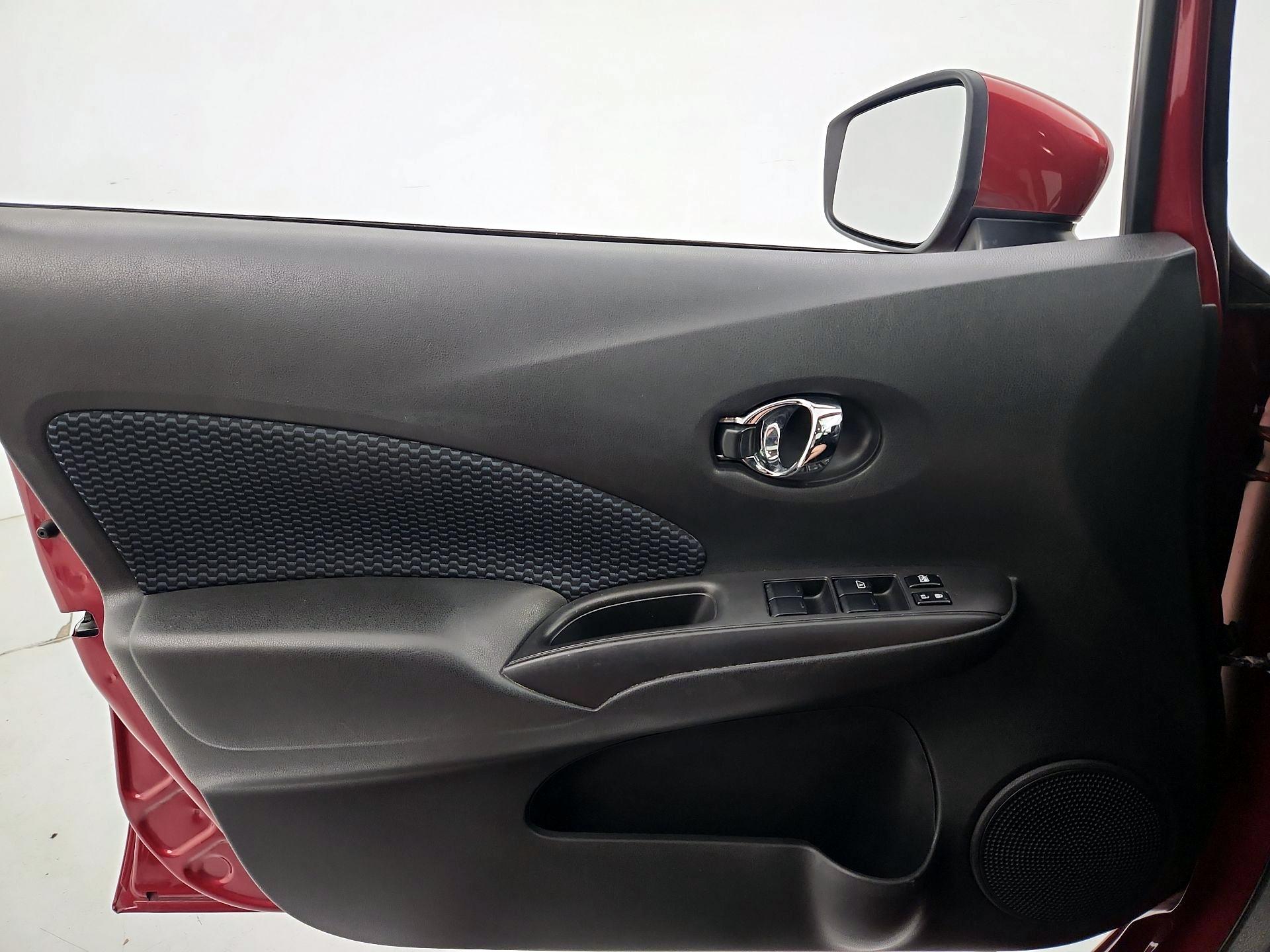 Thumbnail: 2016 Nissan Versa Note - 12
