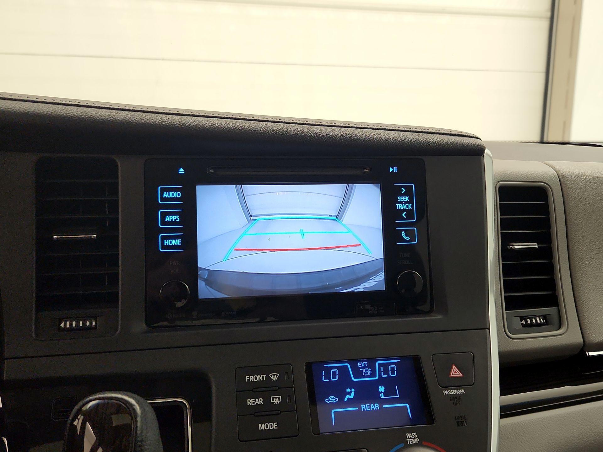Thumbnail: 2017 Toyota Sienna - 15