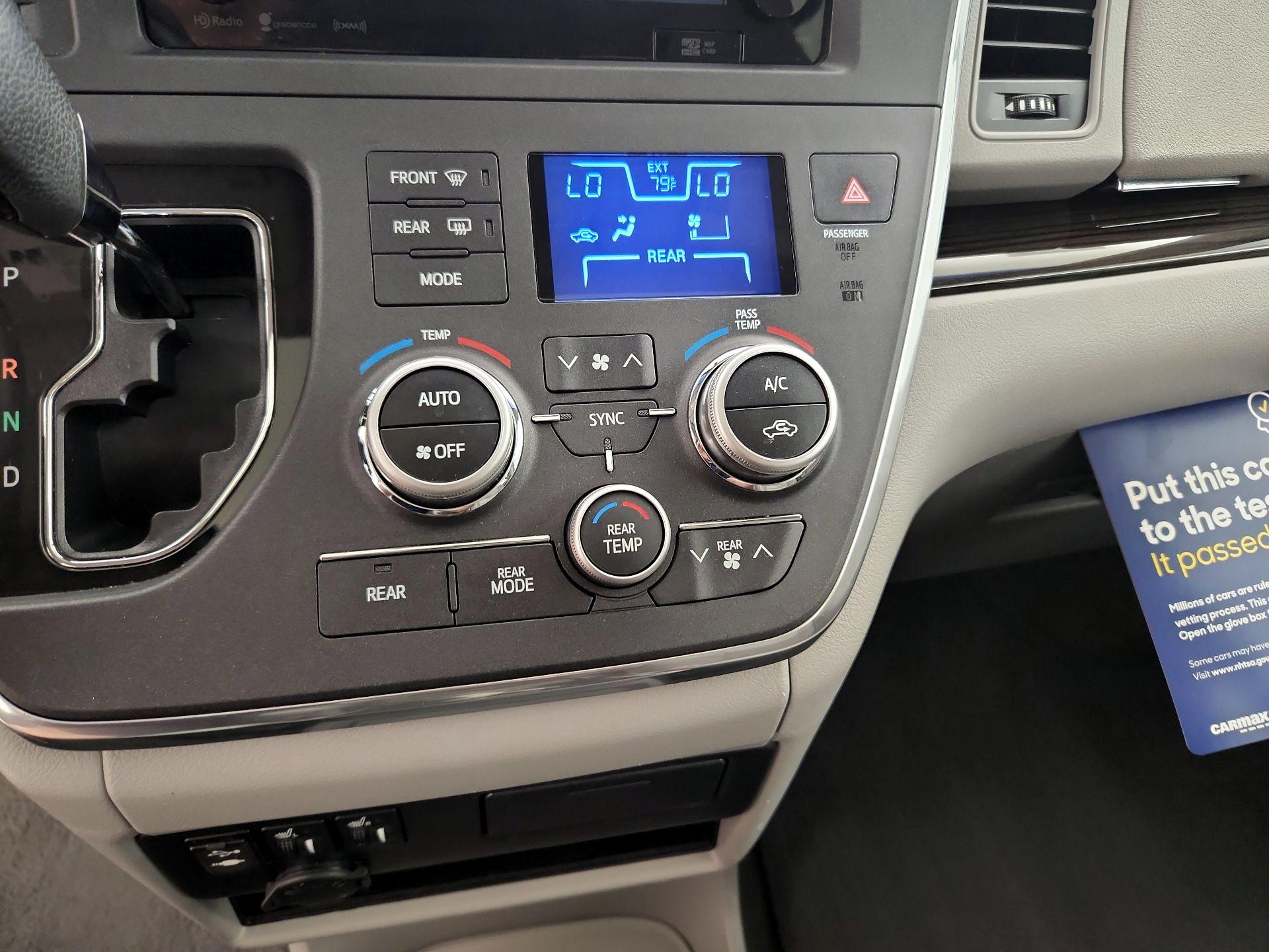 Thumbnail: 2017 Toyota Sienna - 17
