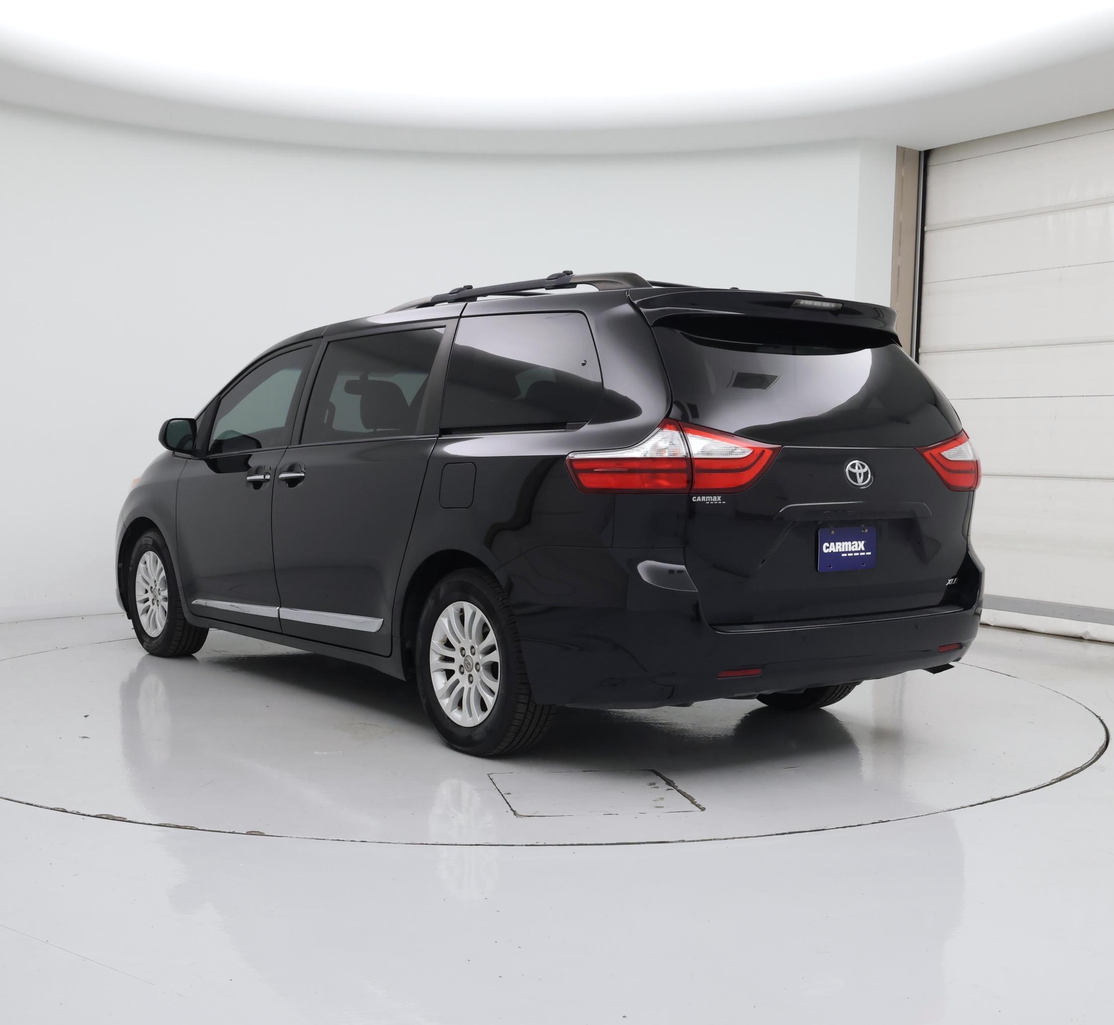 Thumbnail: 2017 Toyota Sienna - 2
