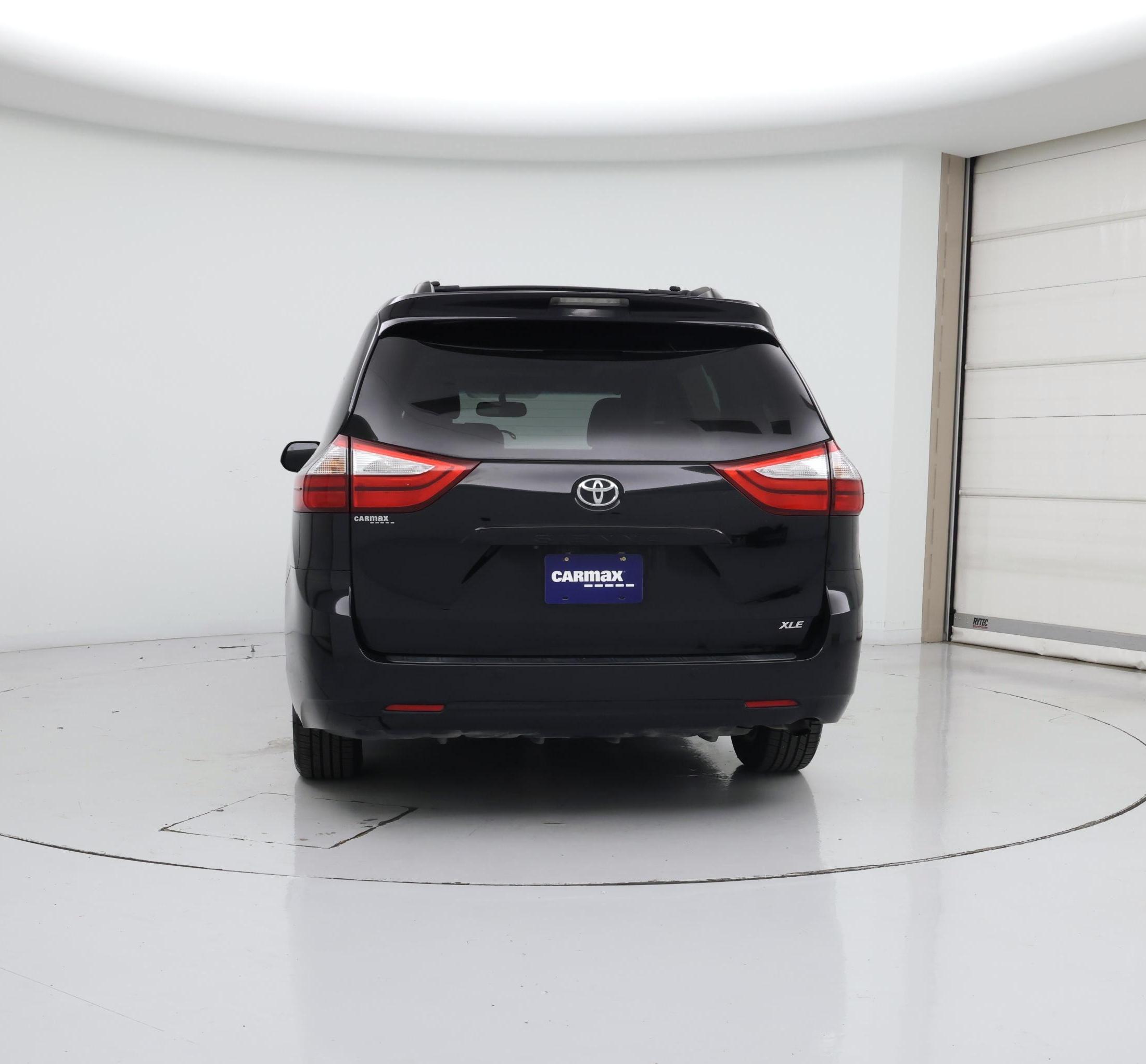 Thumbnail: 2017 Toyota Sienna - 6