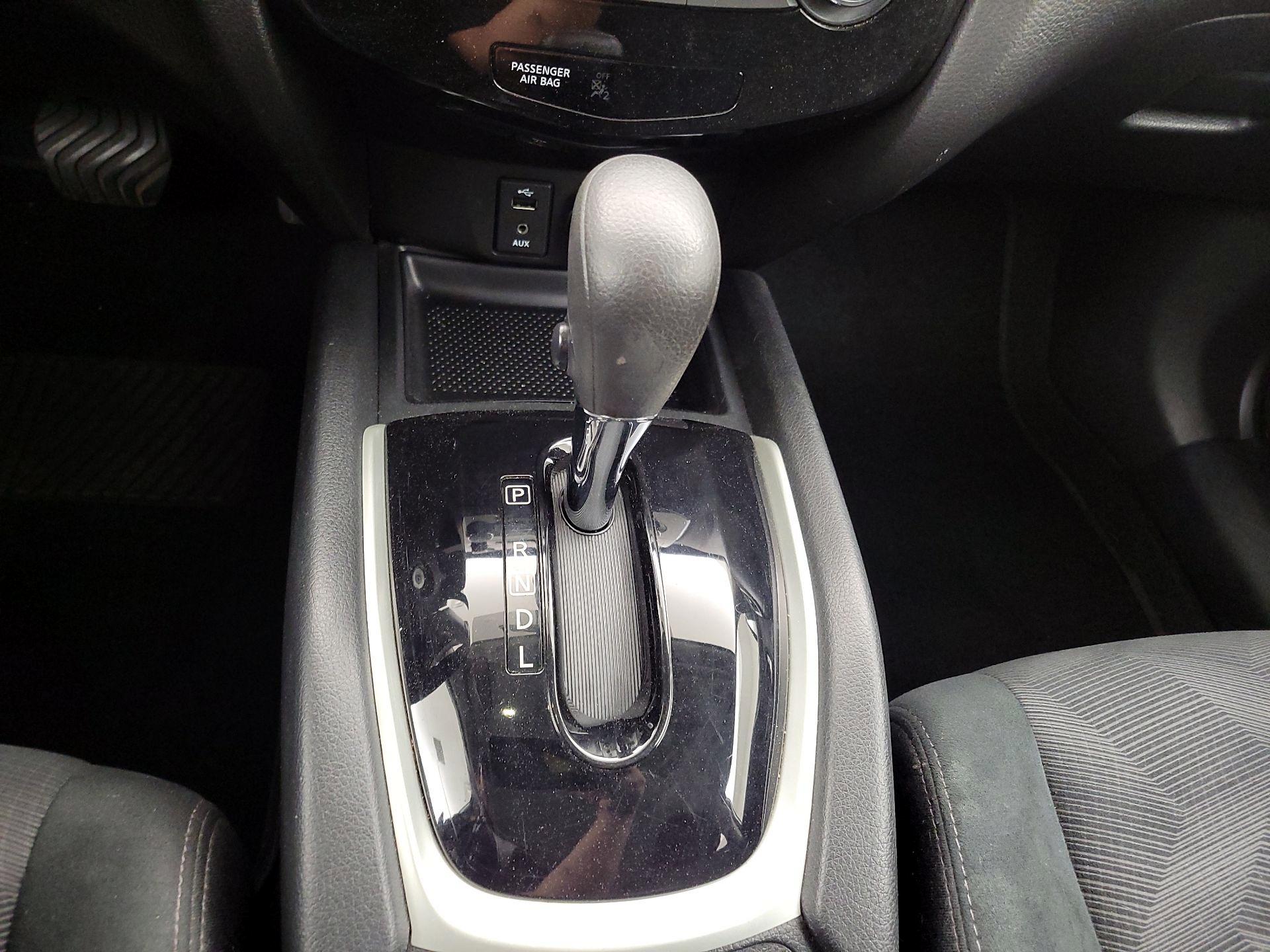 Thumbnail: 2016 Nissan Rogue - 17