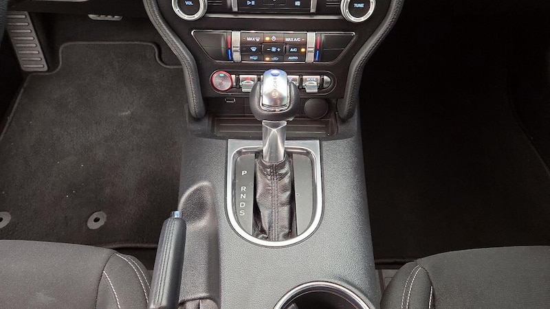 2020 Ford Mustang  16