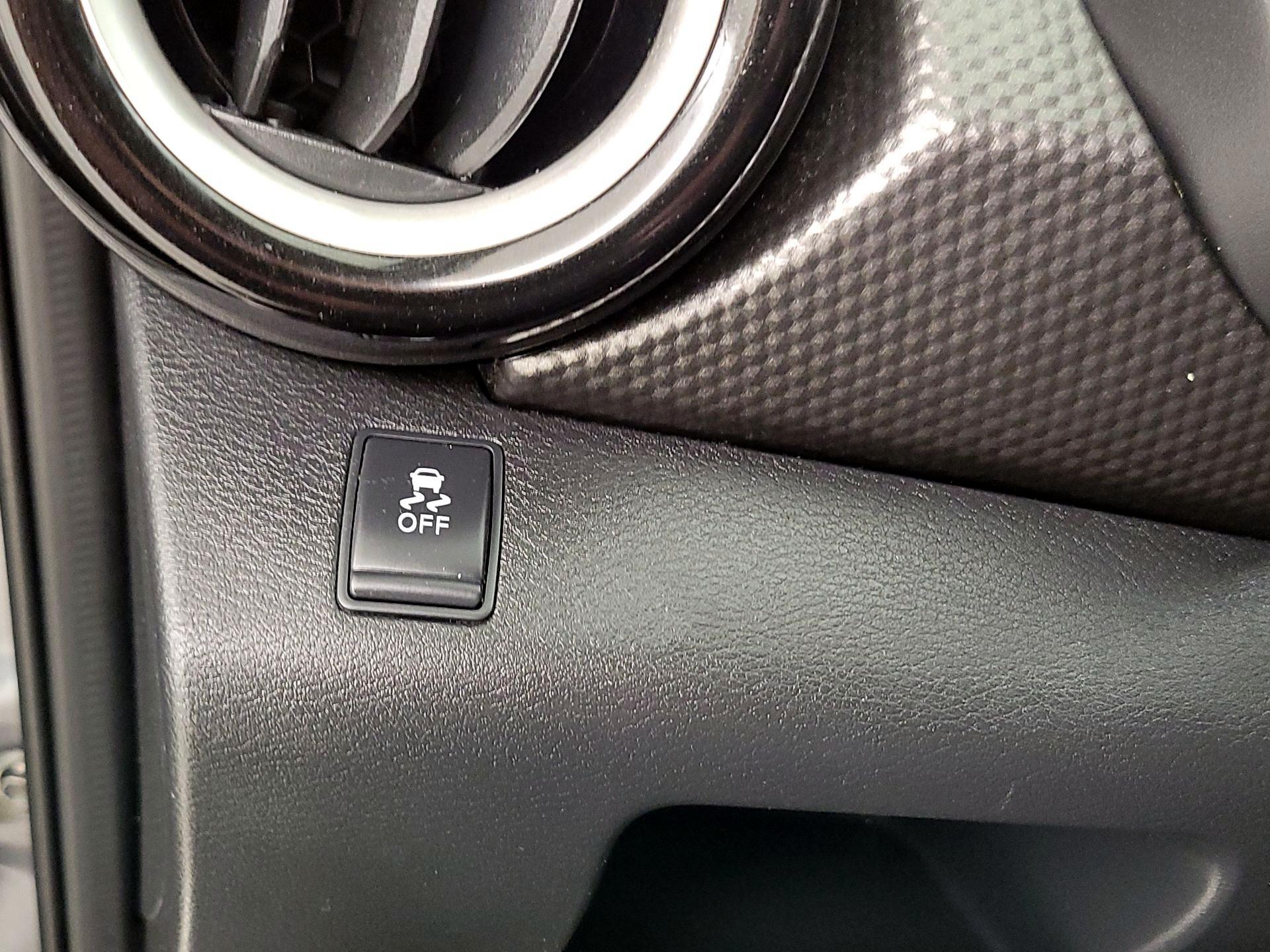 Thumbnail: 2018 Nissan Kicks - 13