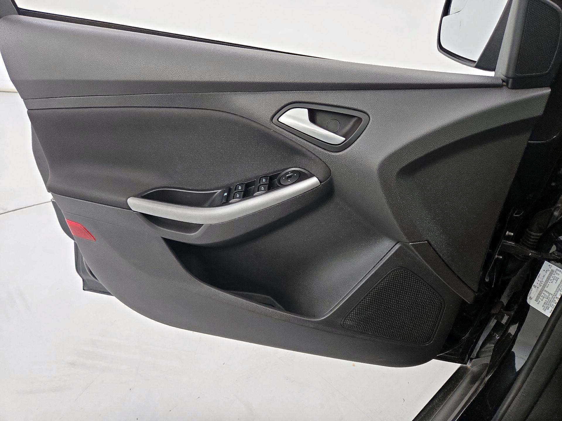 Thumbnail: 2014 Ford Focus - 12
