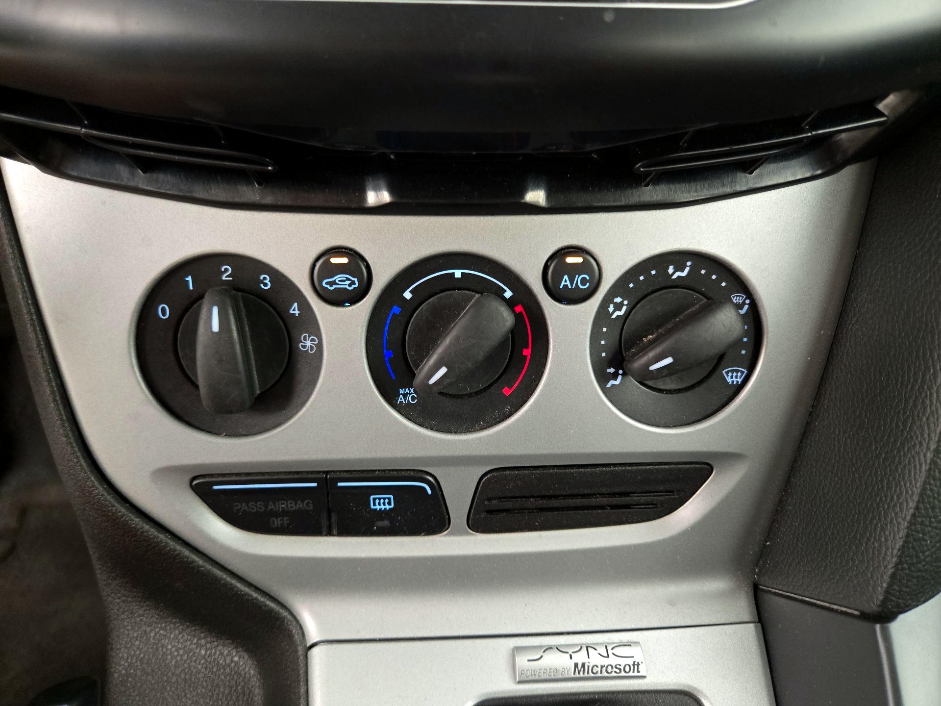 Thumbnail: 2014 Ford Focus - 16