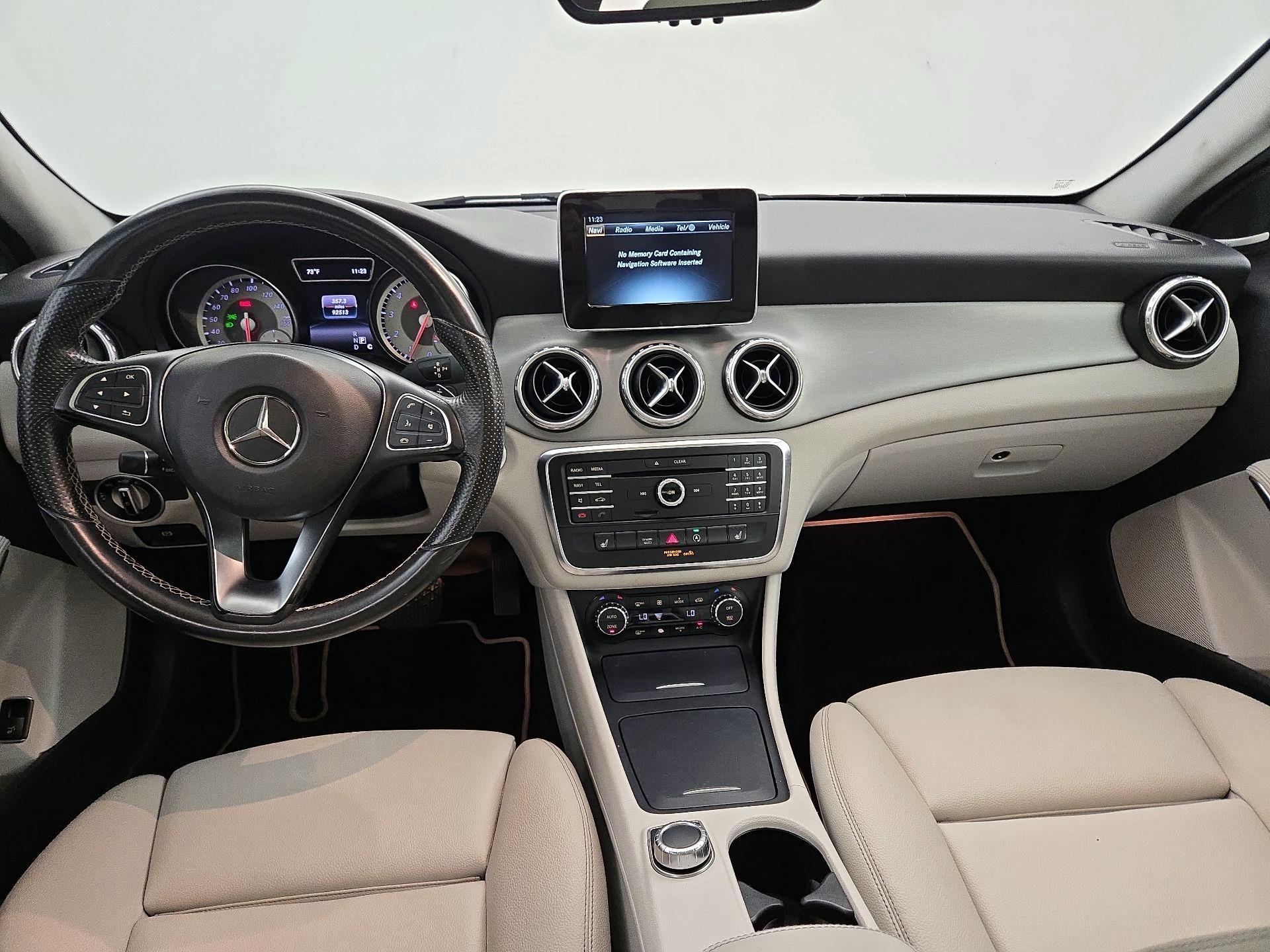 Thumbnail: 2016 Mercedes-Benz GLA - 9