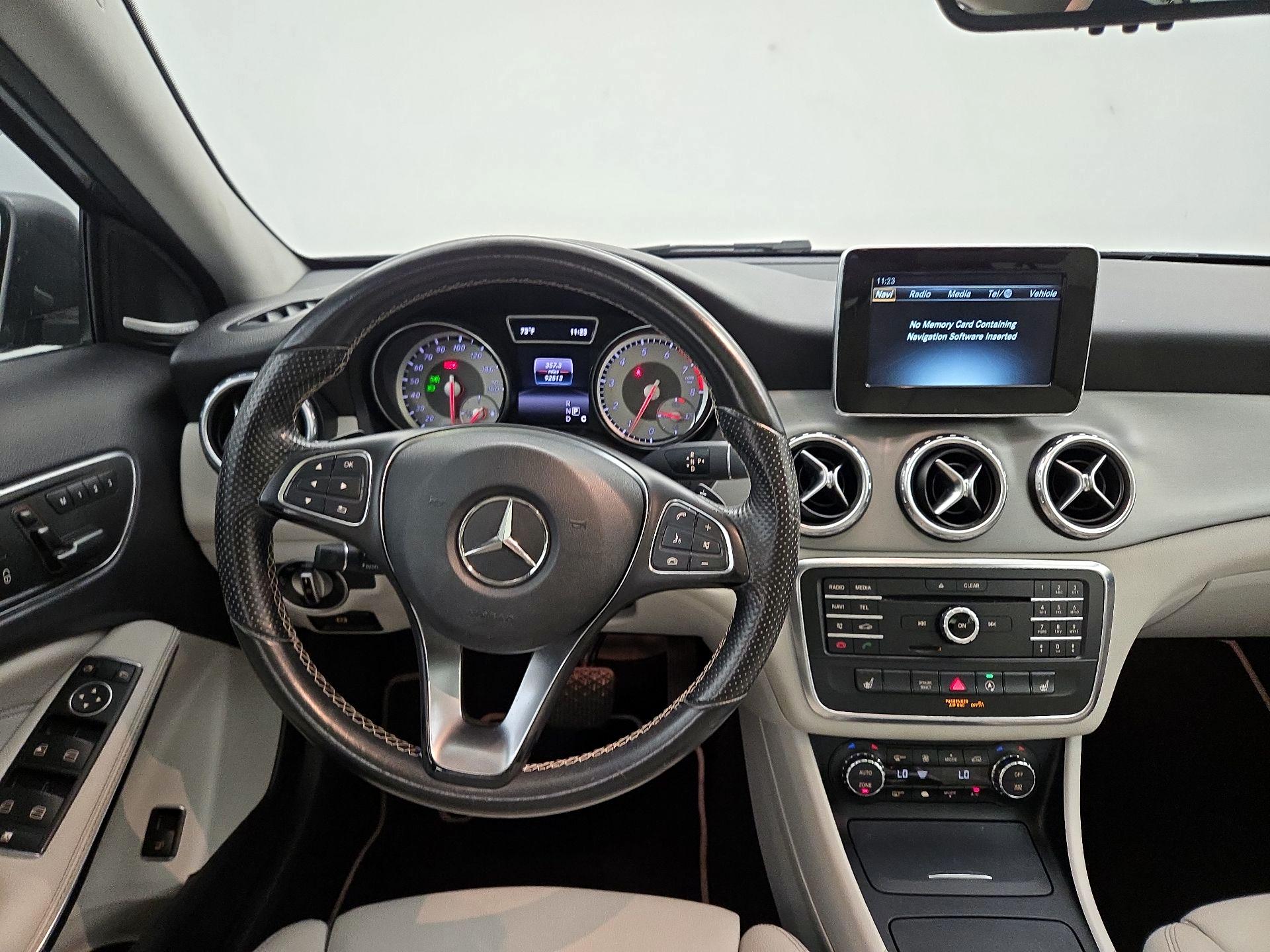 Thumbnail: 2016 Mercedes-Benz GLA - 10