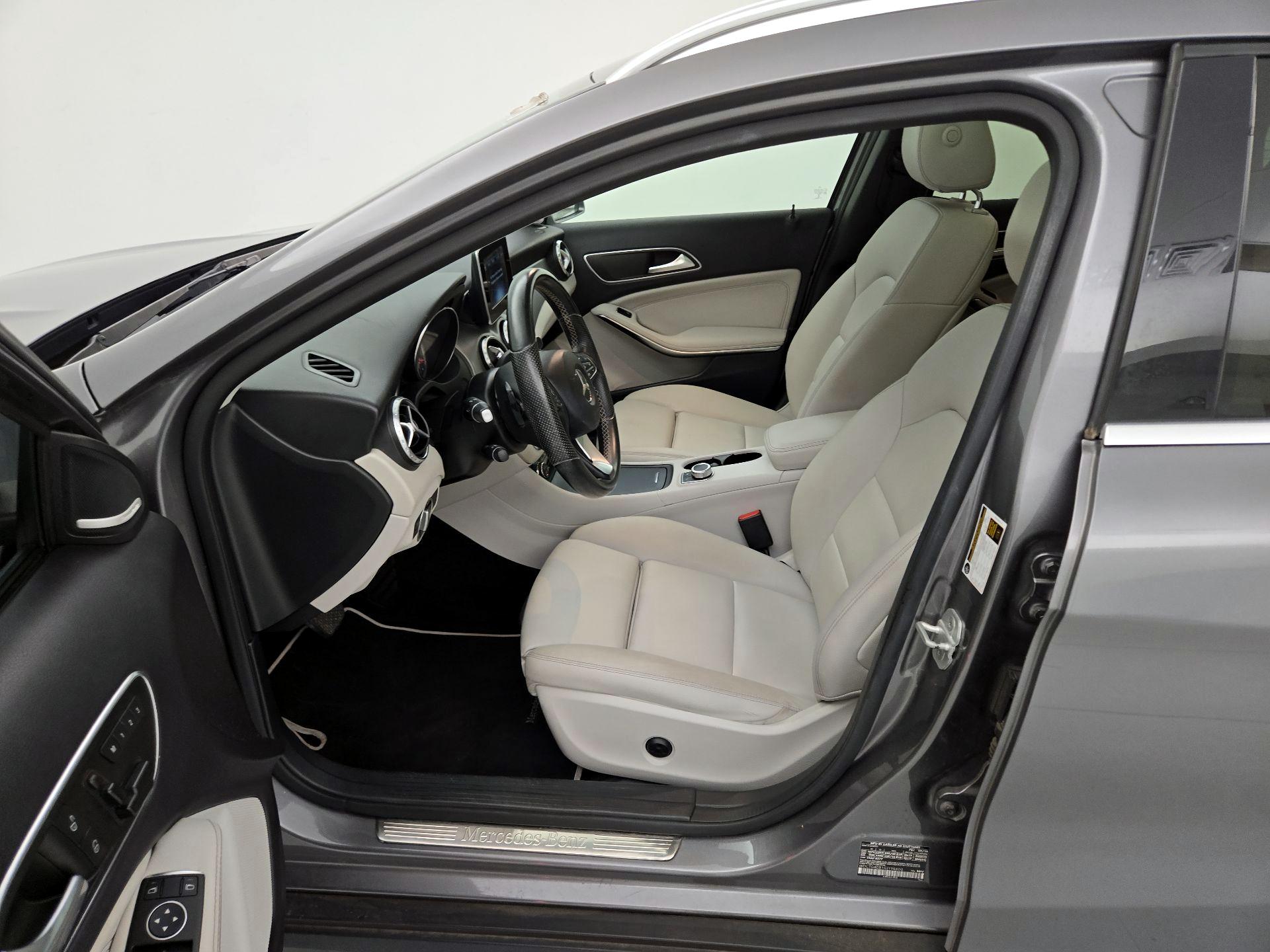 Thumbnail: 2016 Mercedes-Benz GLA - 11