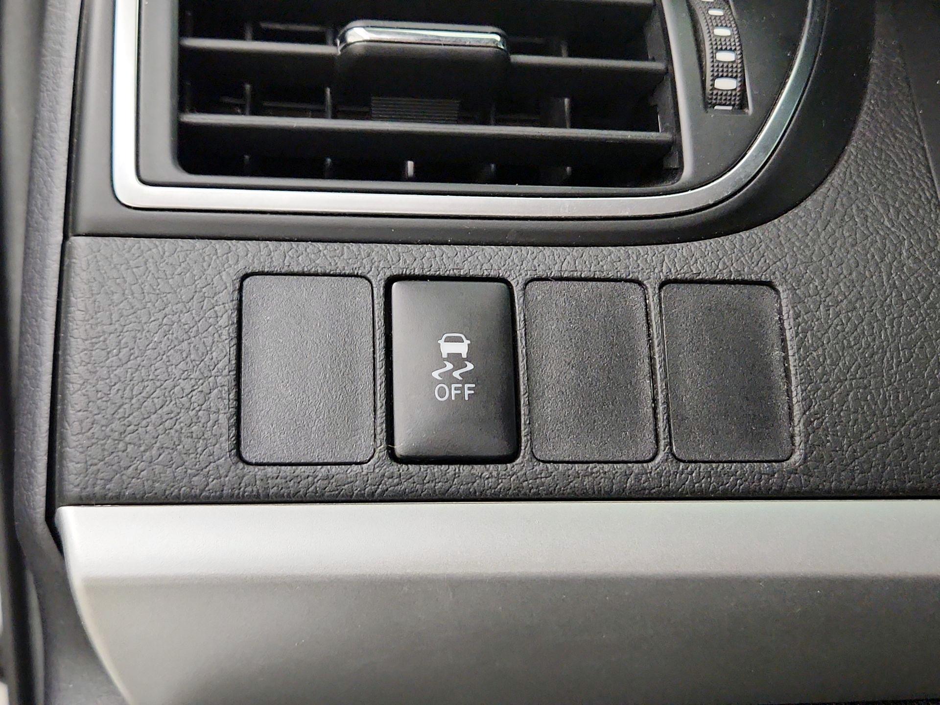 Thumbnail: 2015 Toyota Camry - 13