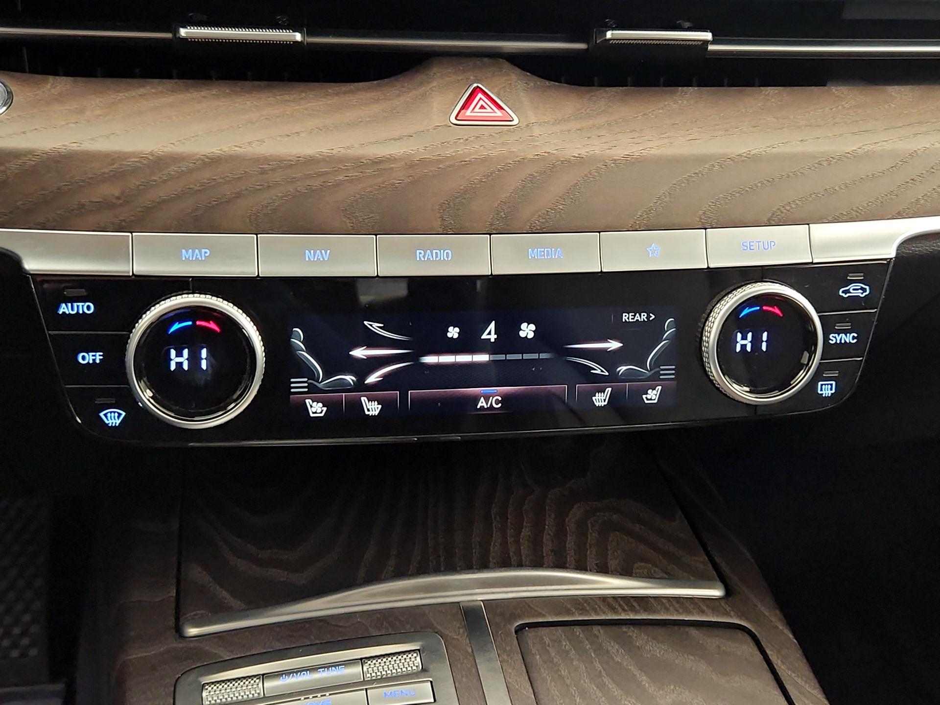 Thumbnail: 2021 Genesis G80 - 17