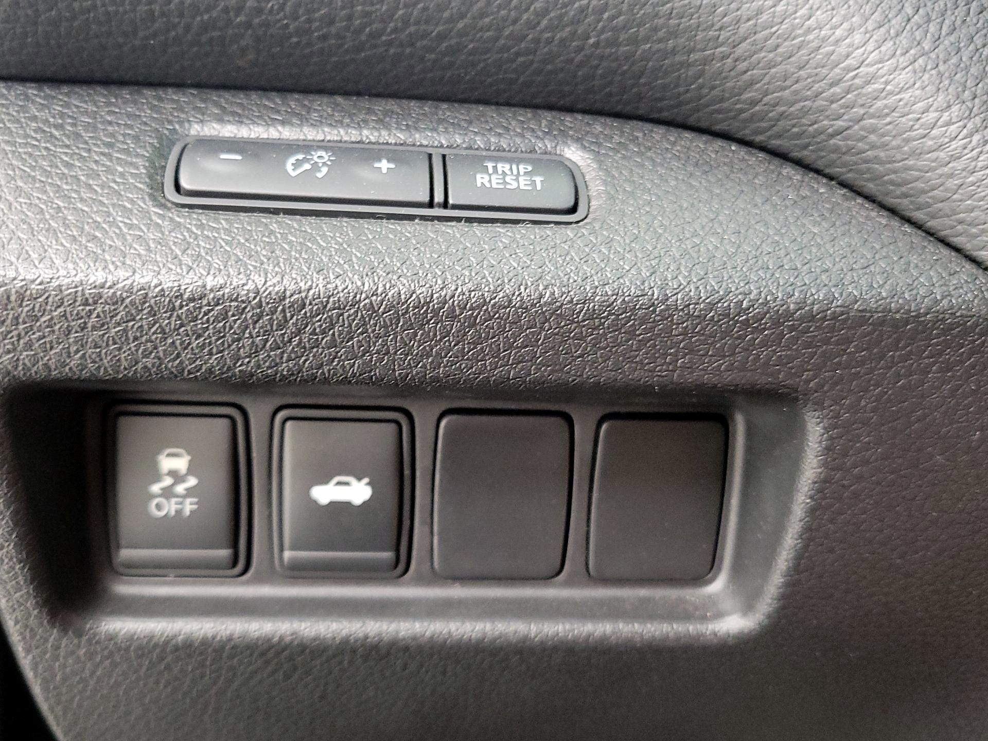 Thumbnail: 2013 Nissan Altima - 13