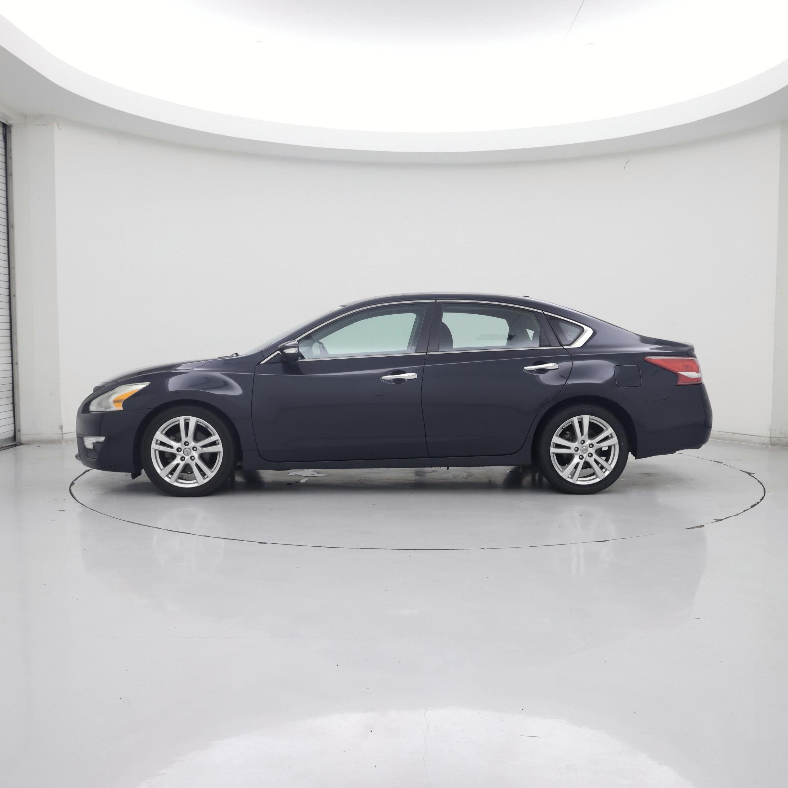 Thumbnail: 2013 Nissan Altima - 3