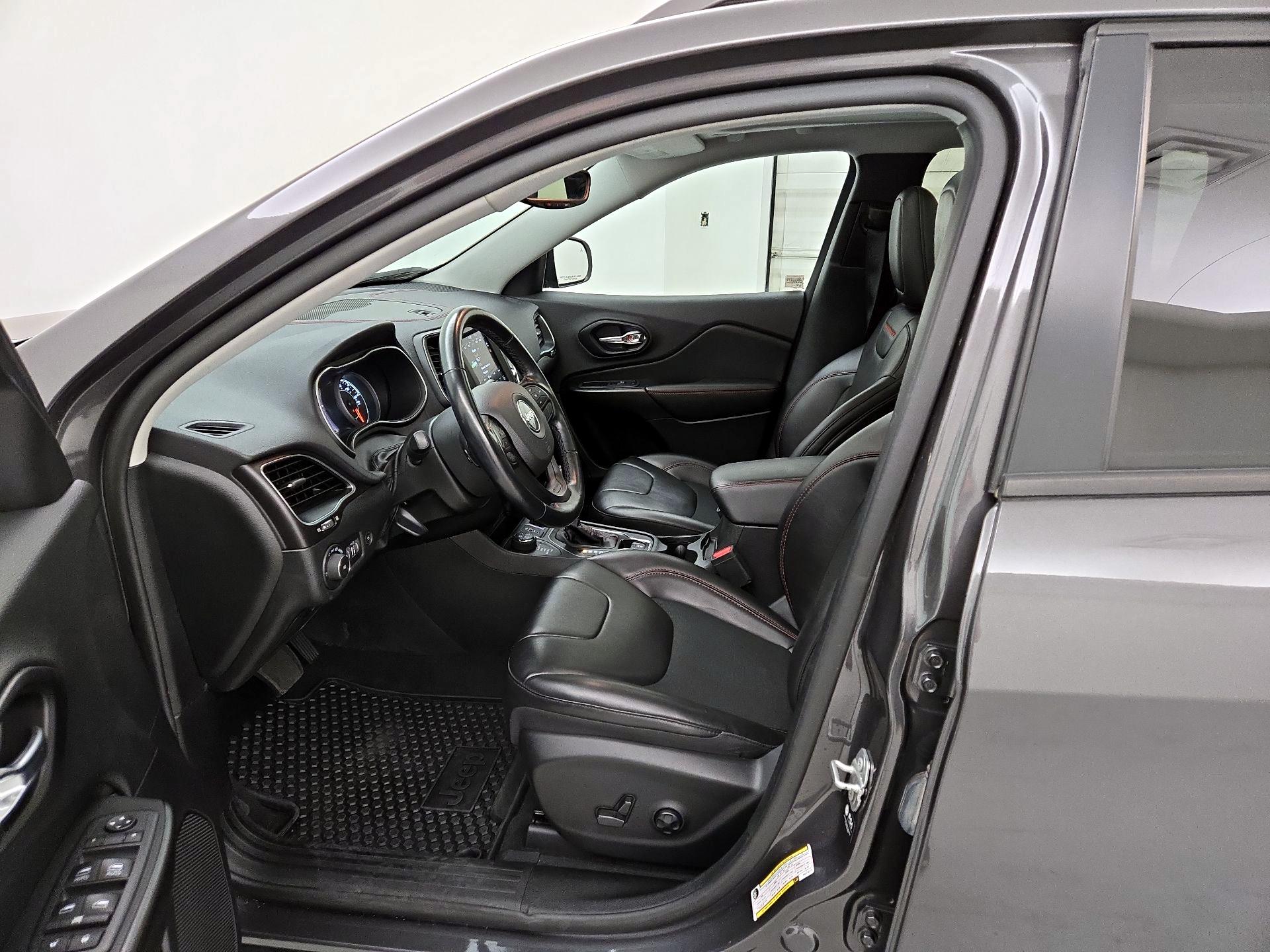 Thumbnail: 2021 Jeep Cherokee - 11