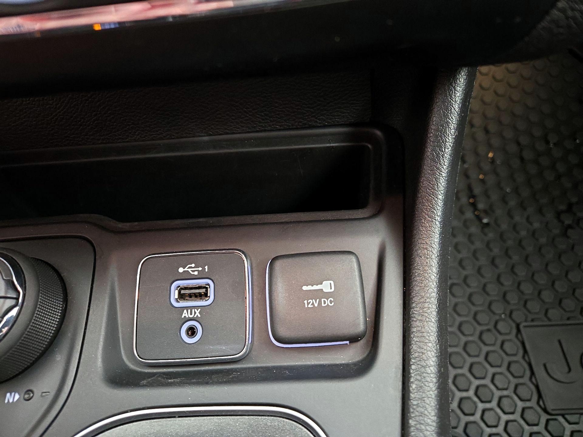 Thumbnail: 2021 Jeep Cherokee - 19