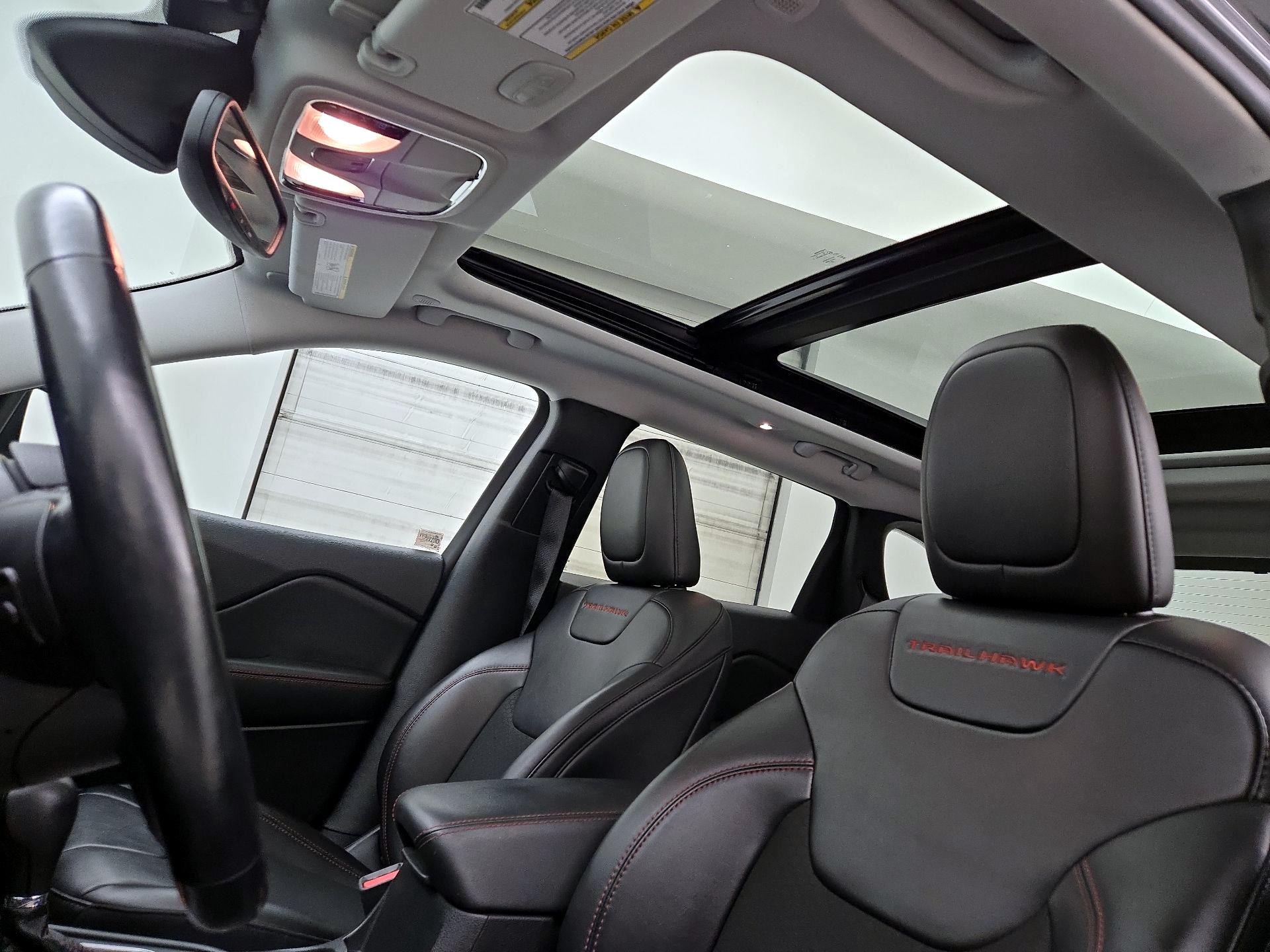 Thumbnail: 2021 Jeep Cherokee - 20