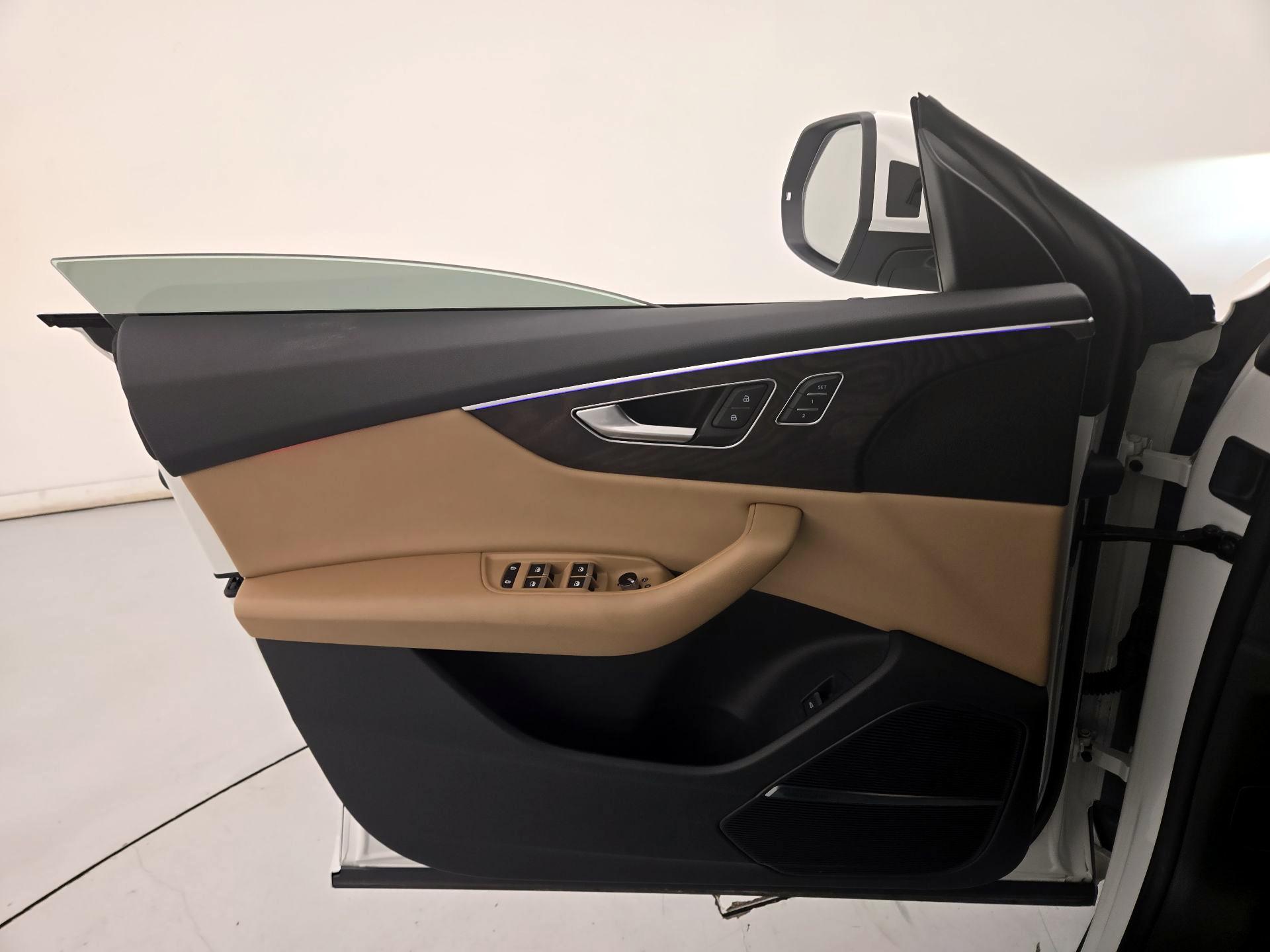 Thumbnail: 2019 Audi Q8 - 12