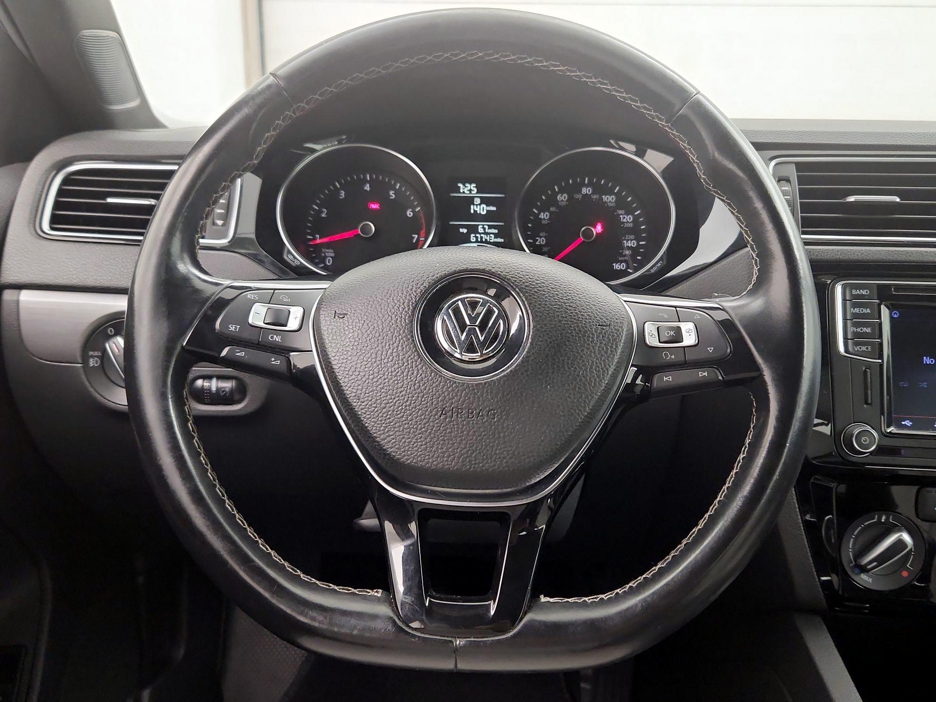 Thumbnail: 2016 Volkswagen Jetta - 10
