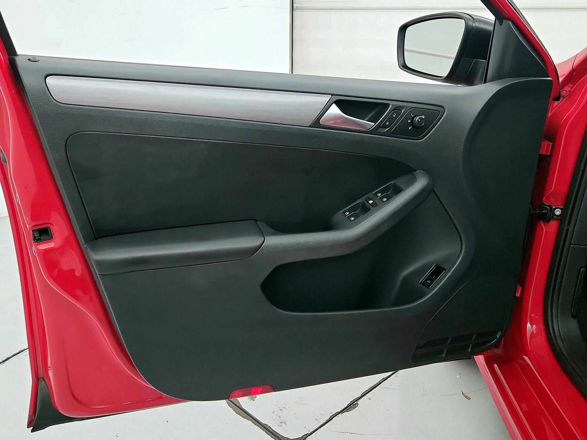 Thumbnail: 2016 Volkswagen Jetta - 12
