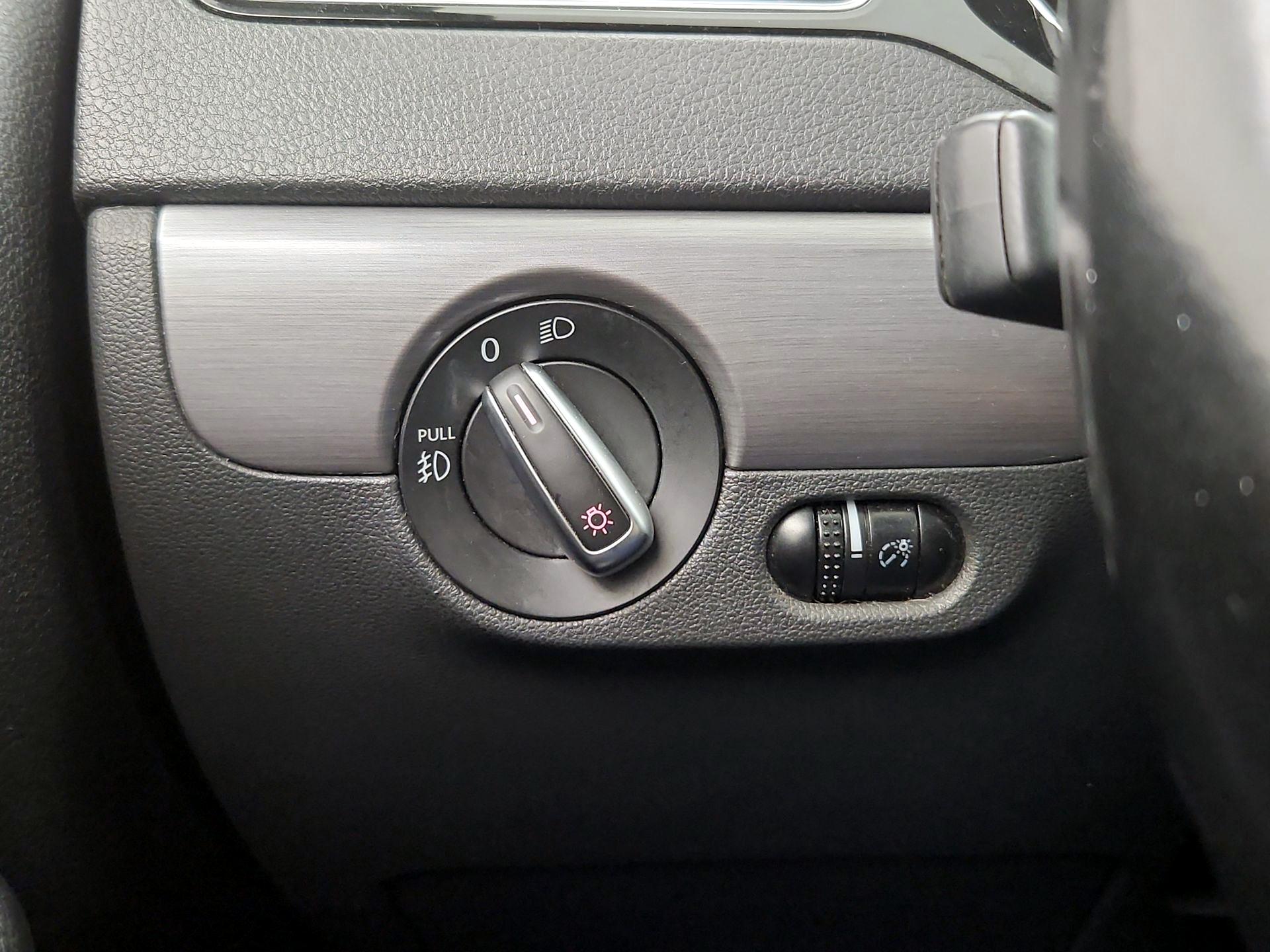 Thumbnail: 2016 Volkswagen Jetta - 13