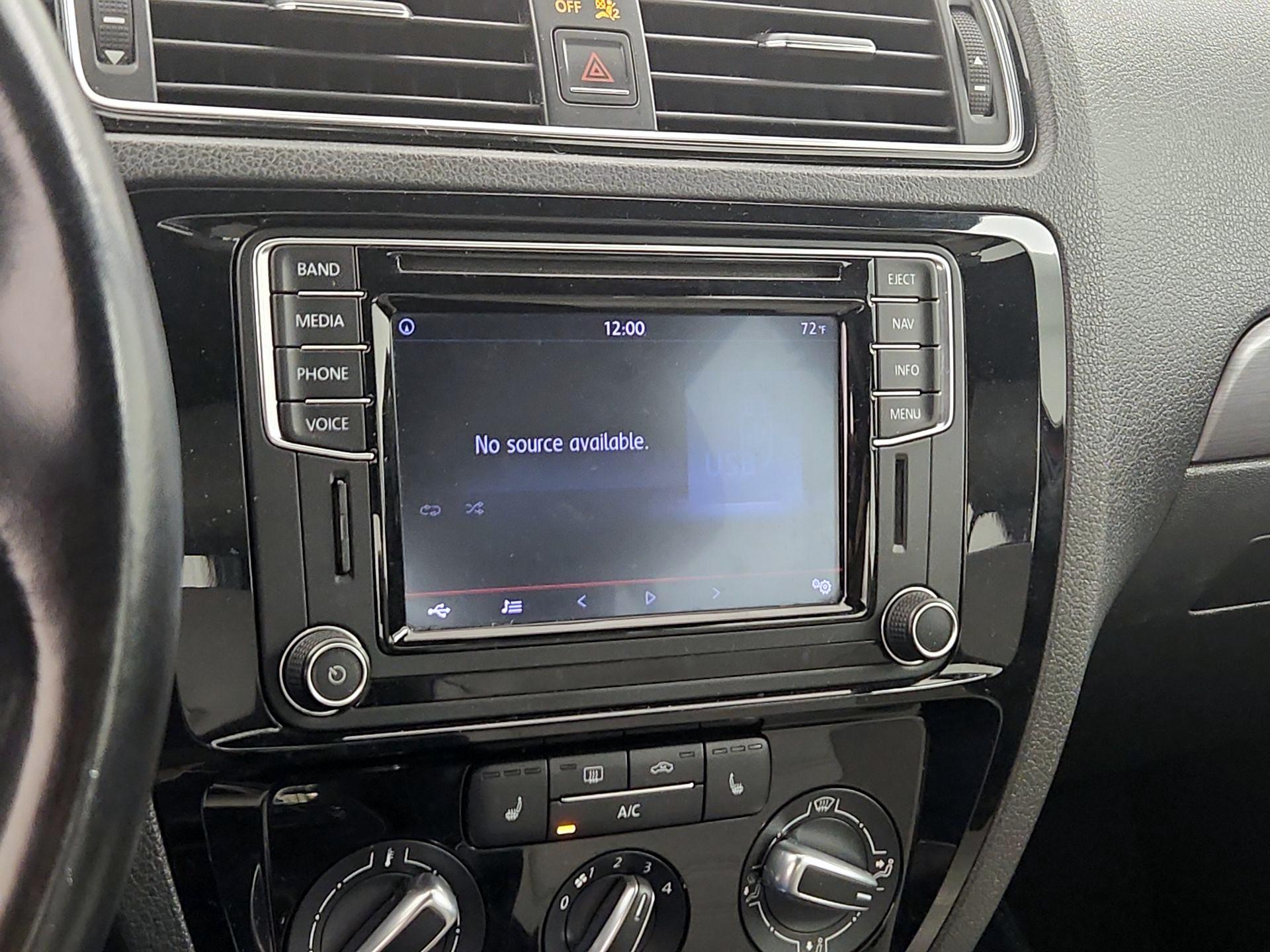 Thumbnail: 2016 Volkswagen Jetta - 16