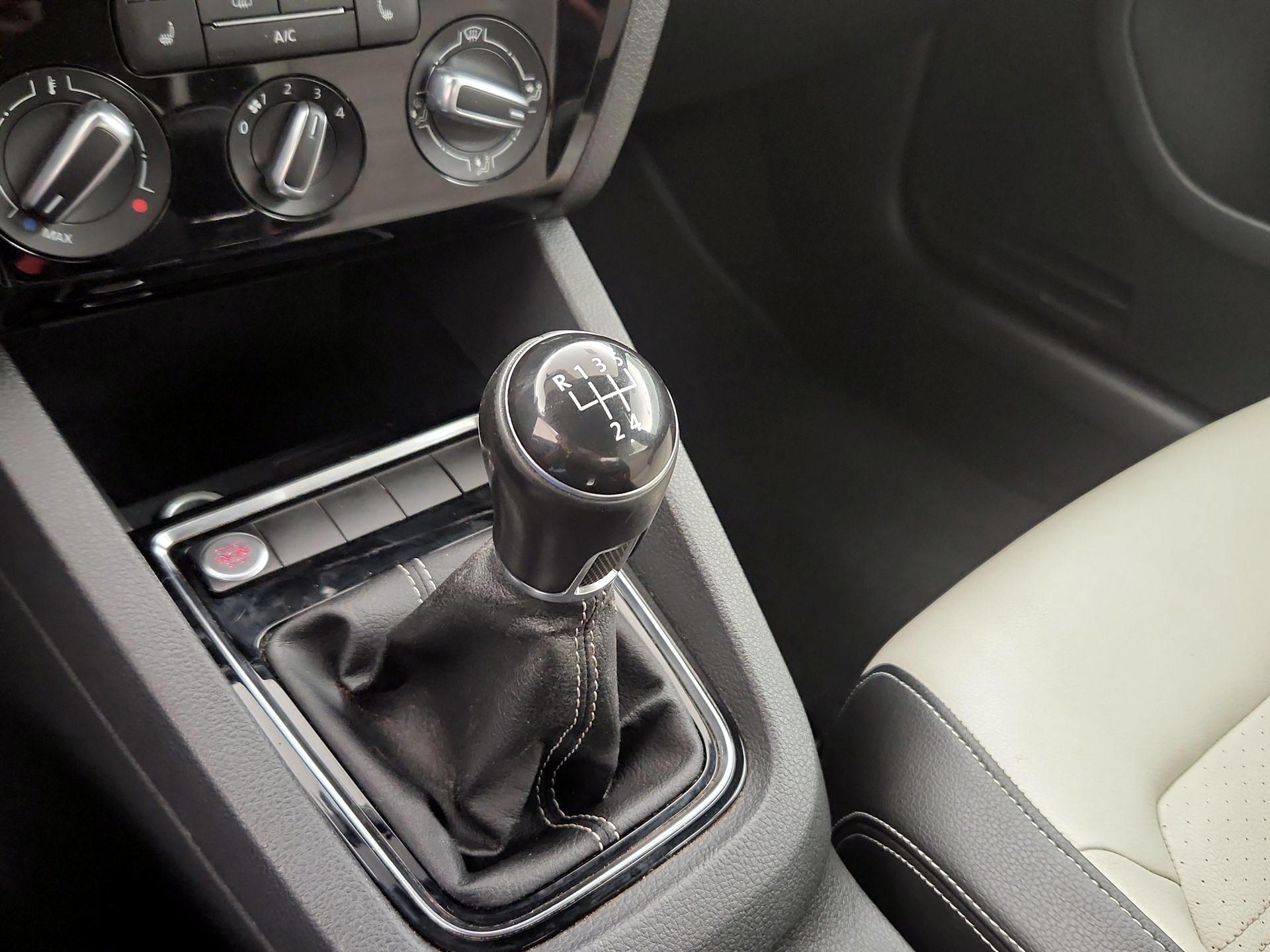 Thumbnail: 2016 Volkswagen Jetta - 18