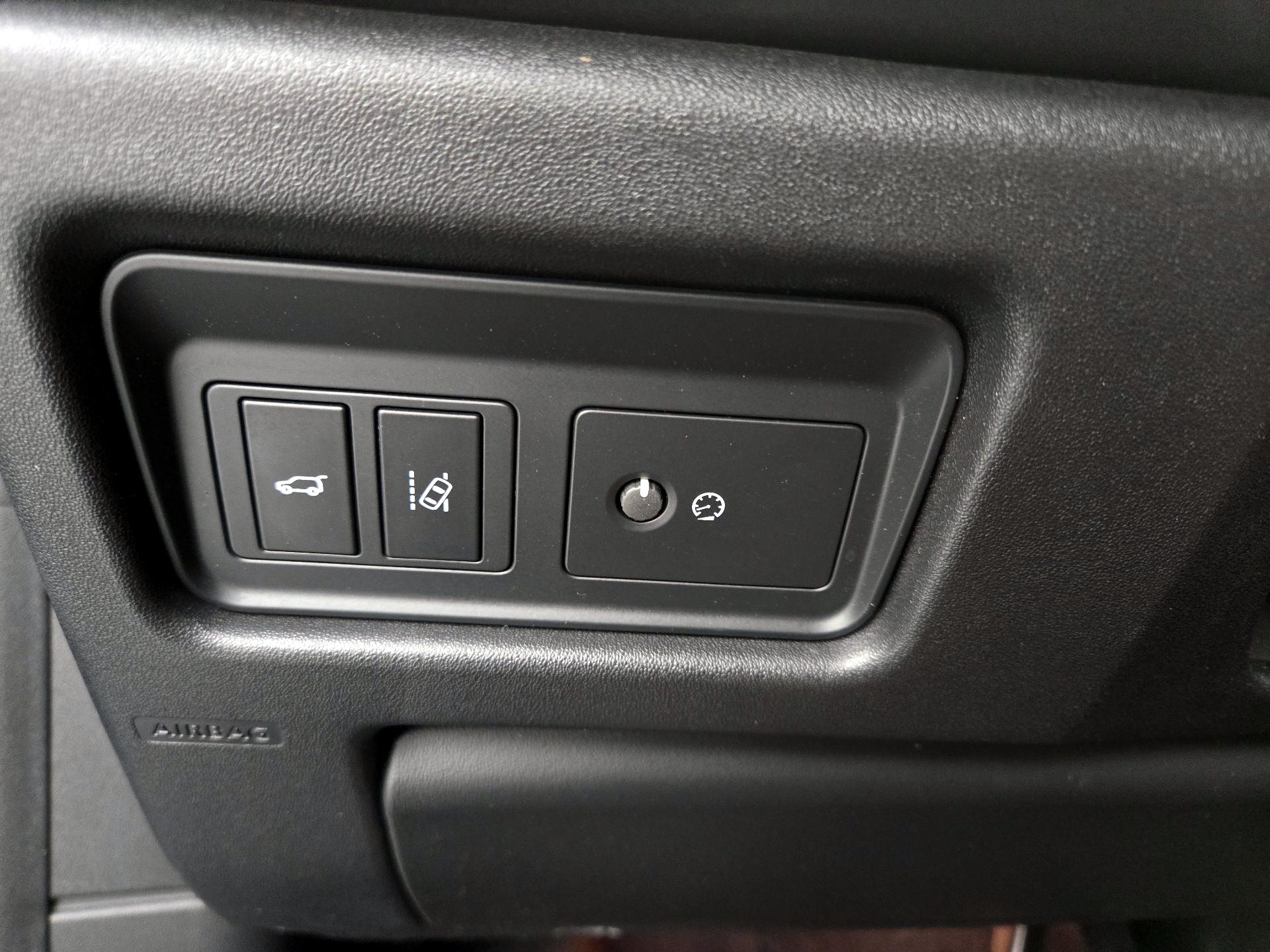 Thumbnail: 2019 Land Rover Discovery Sport - 13