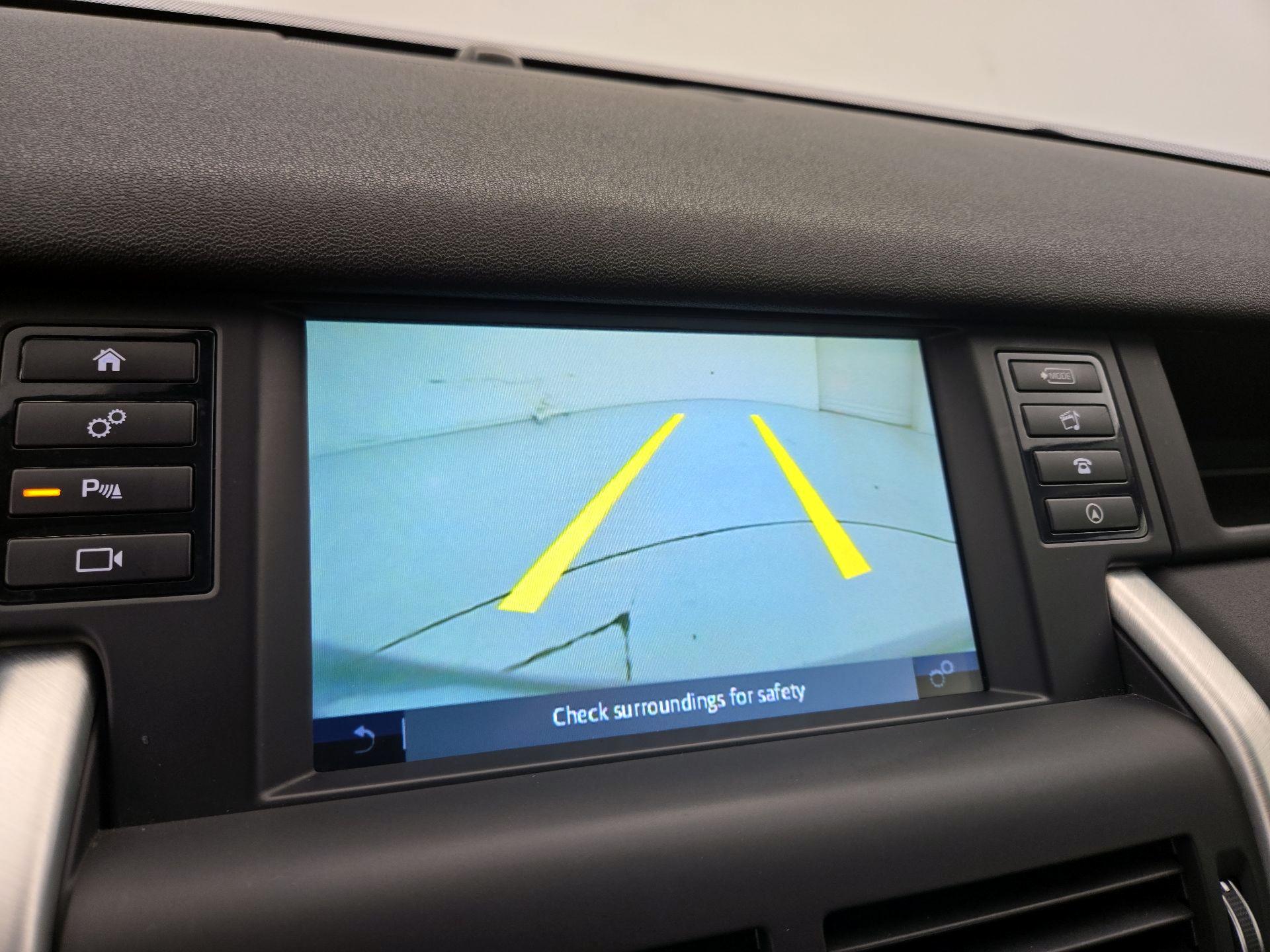 Thumbnail: 2019 Land Rover Discovery Sport - 14