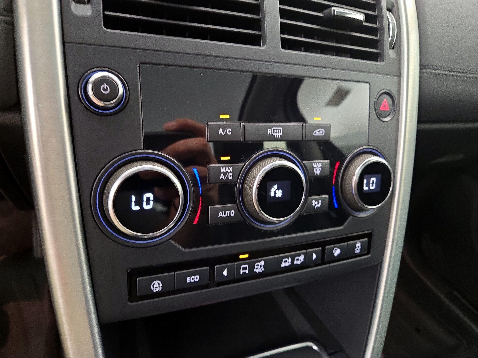 Thumbnail: 2019 Land Rover Discovery Sport - 16