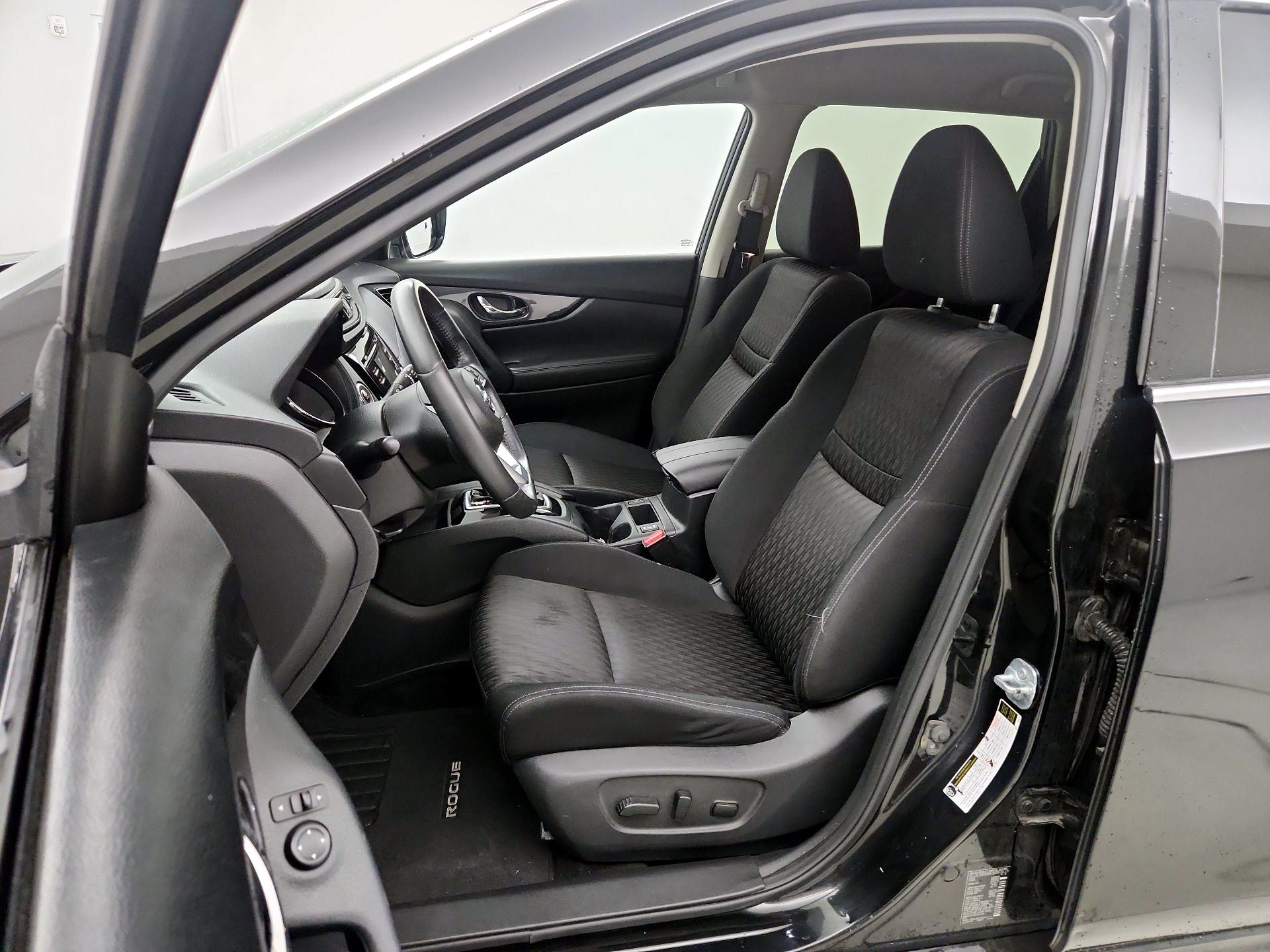 Thumbnail: 2017 Nissan Rogue - 11