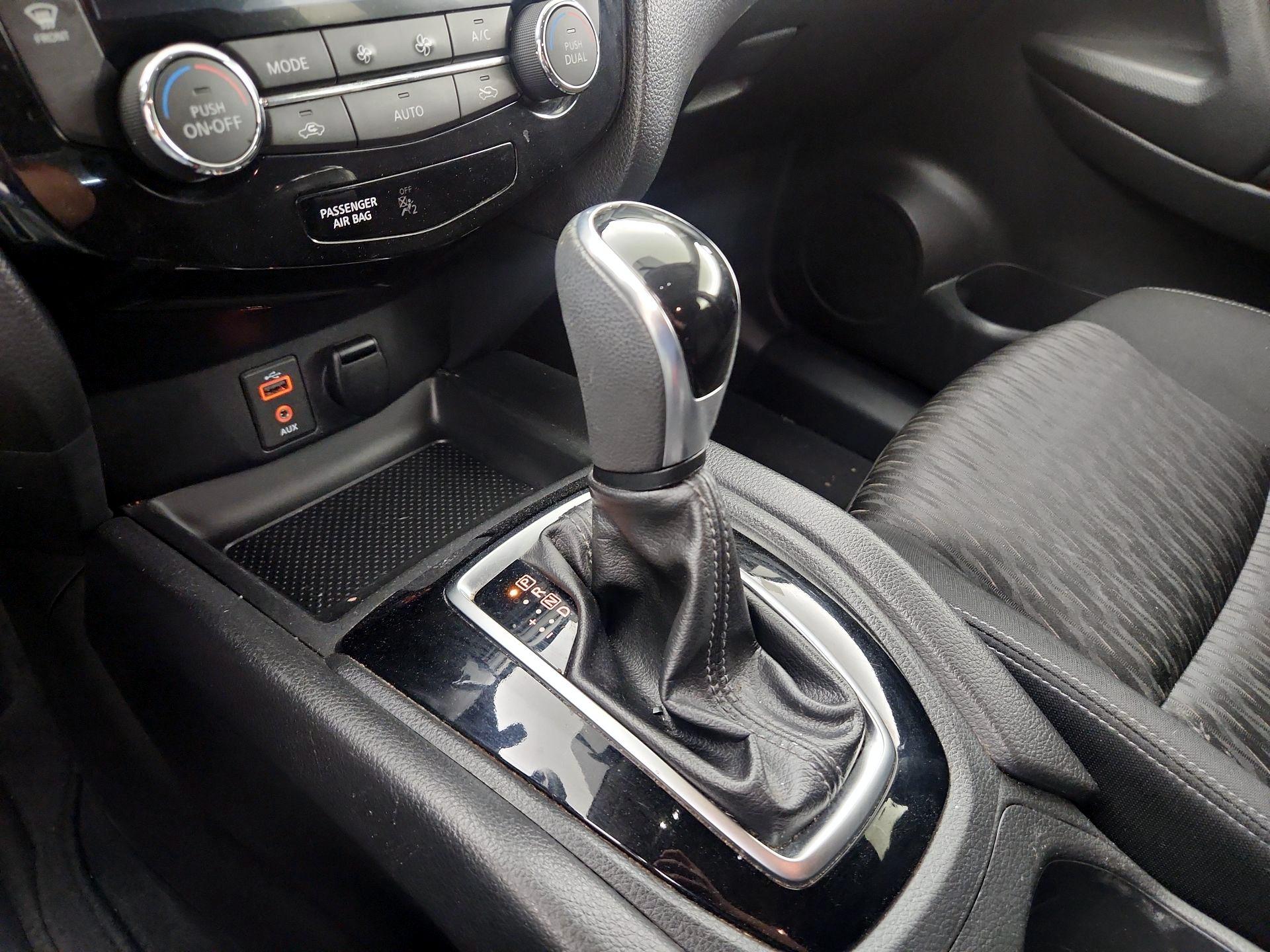 Thumbnail: 2017 Nissan Rogue - 15