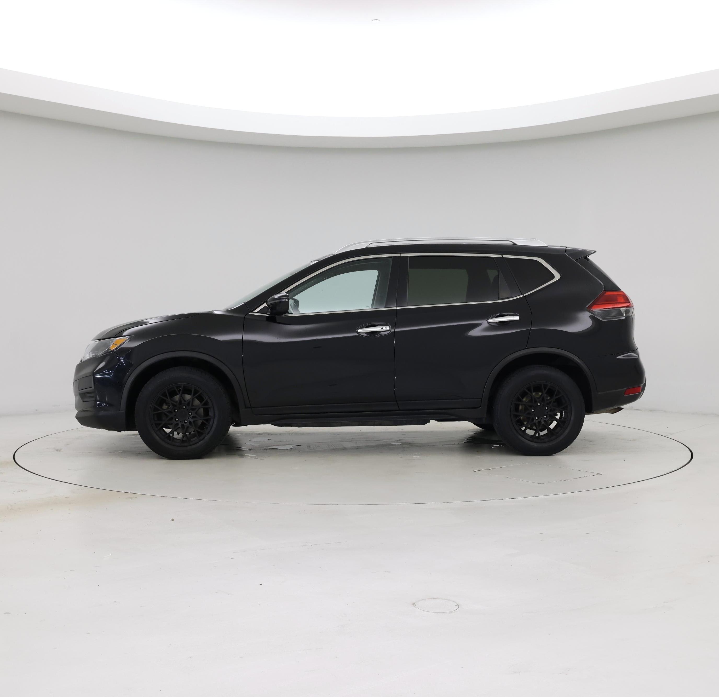 Thumbnail: 2017 Nissan Rogue - 3