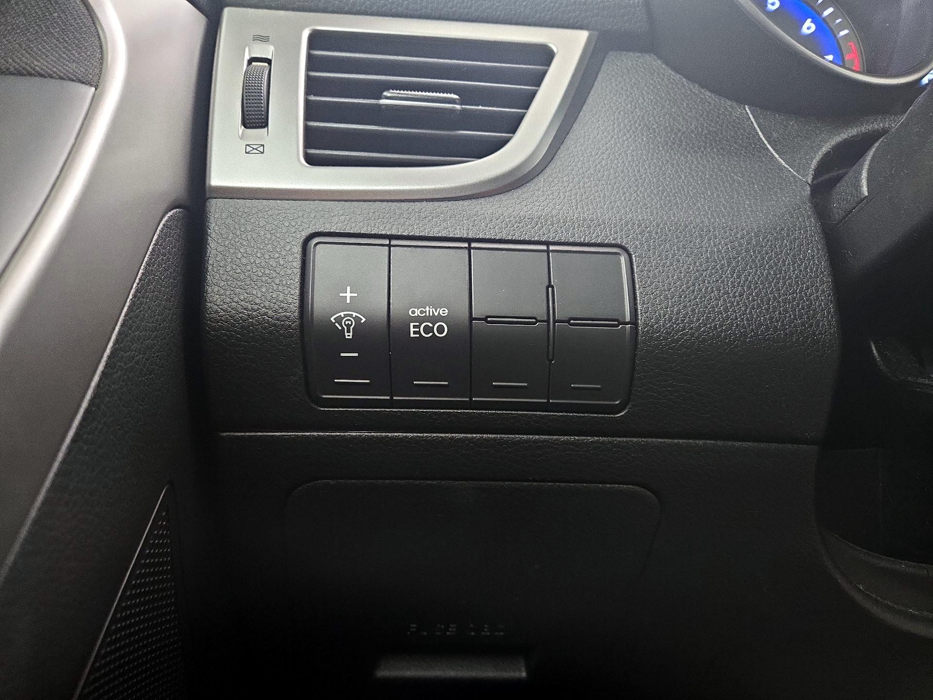 Thumbnail: 2016 Hyundai Elantra - 13
