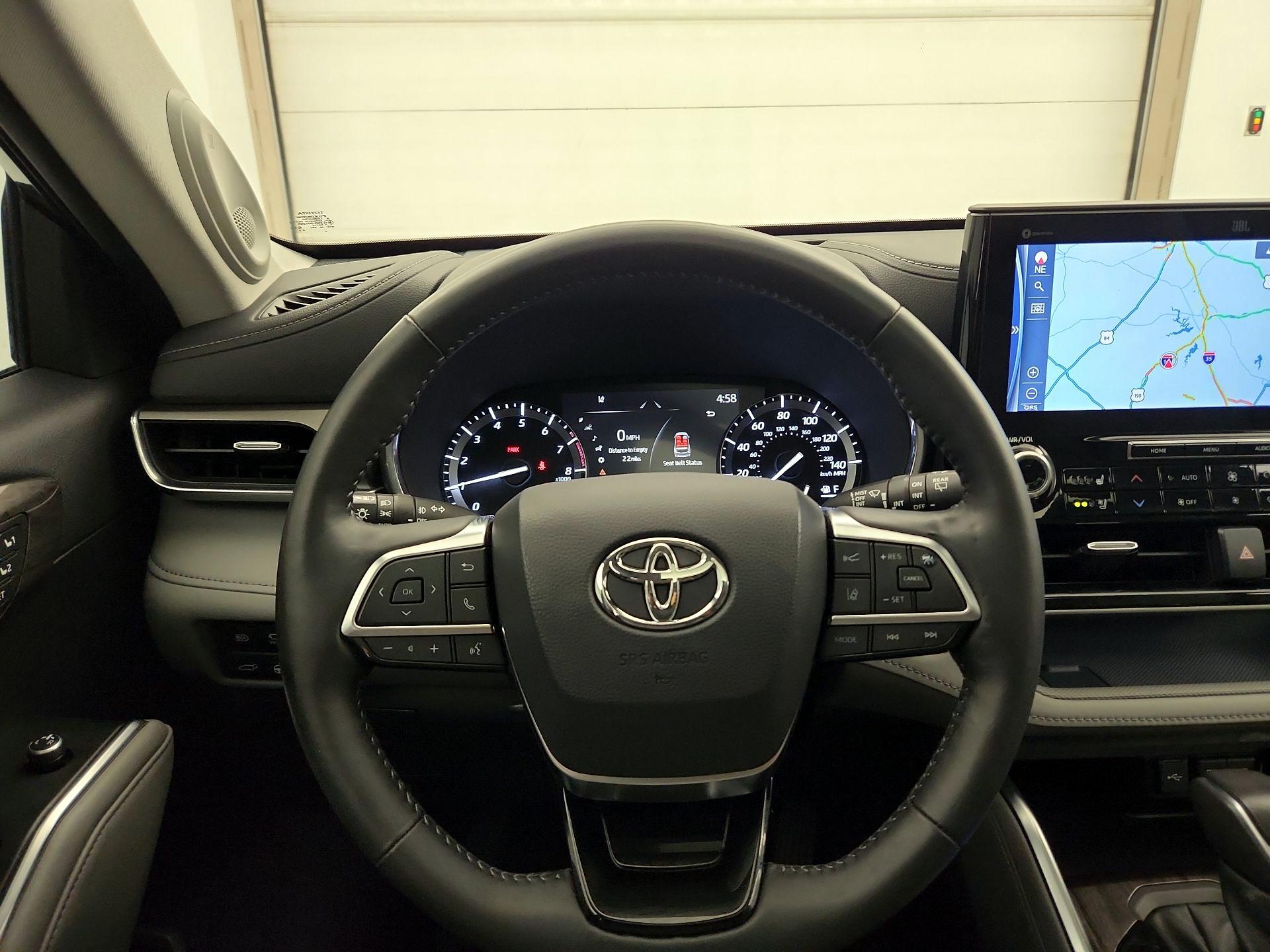 Thumbnail: 2021 Toyota Highlander - 10