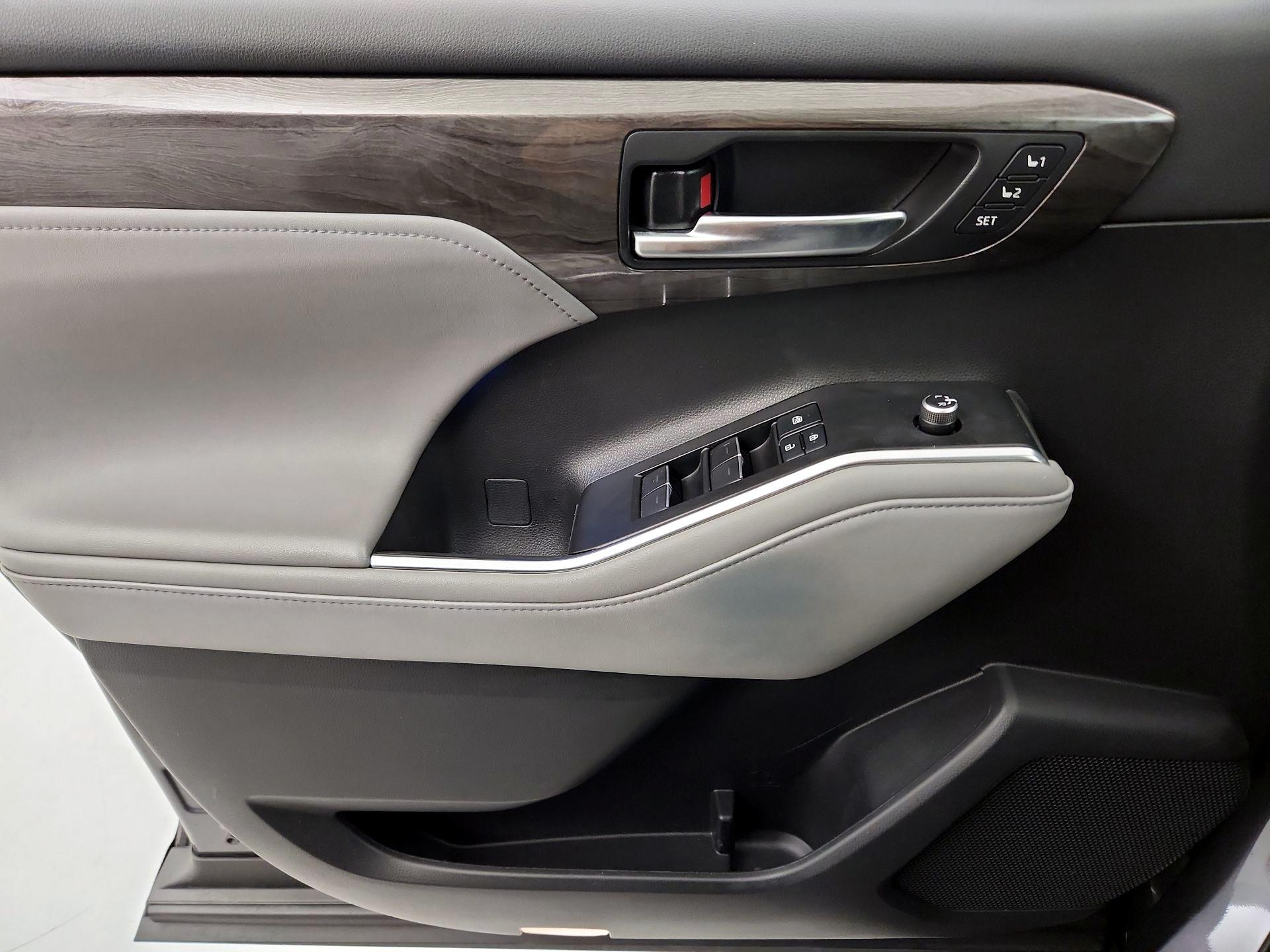 Thumbnail: 2021 Toyota Highlander - 12