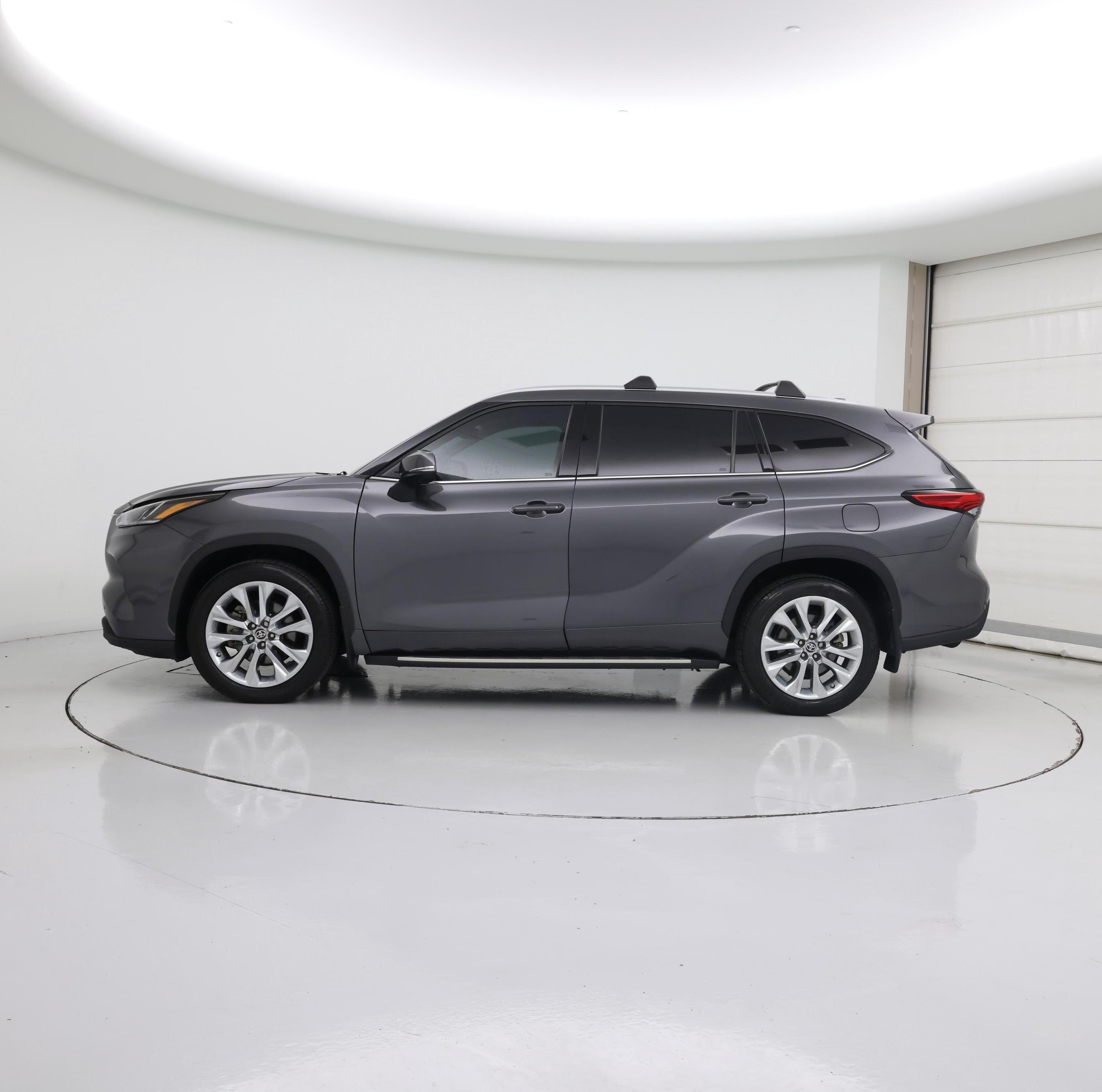 Thumbnail: 2021 Toyota Highlander - 3