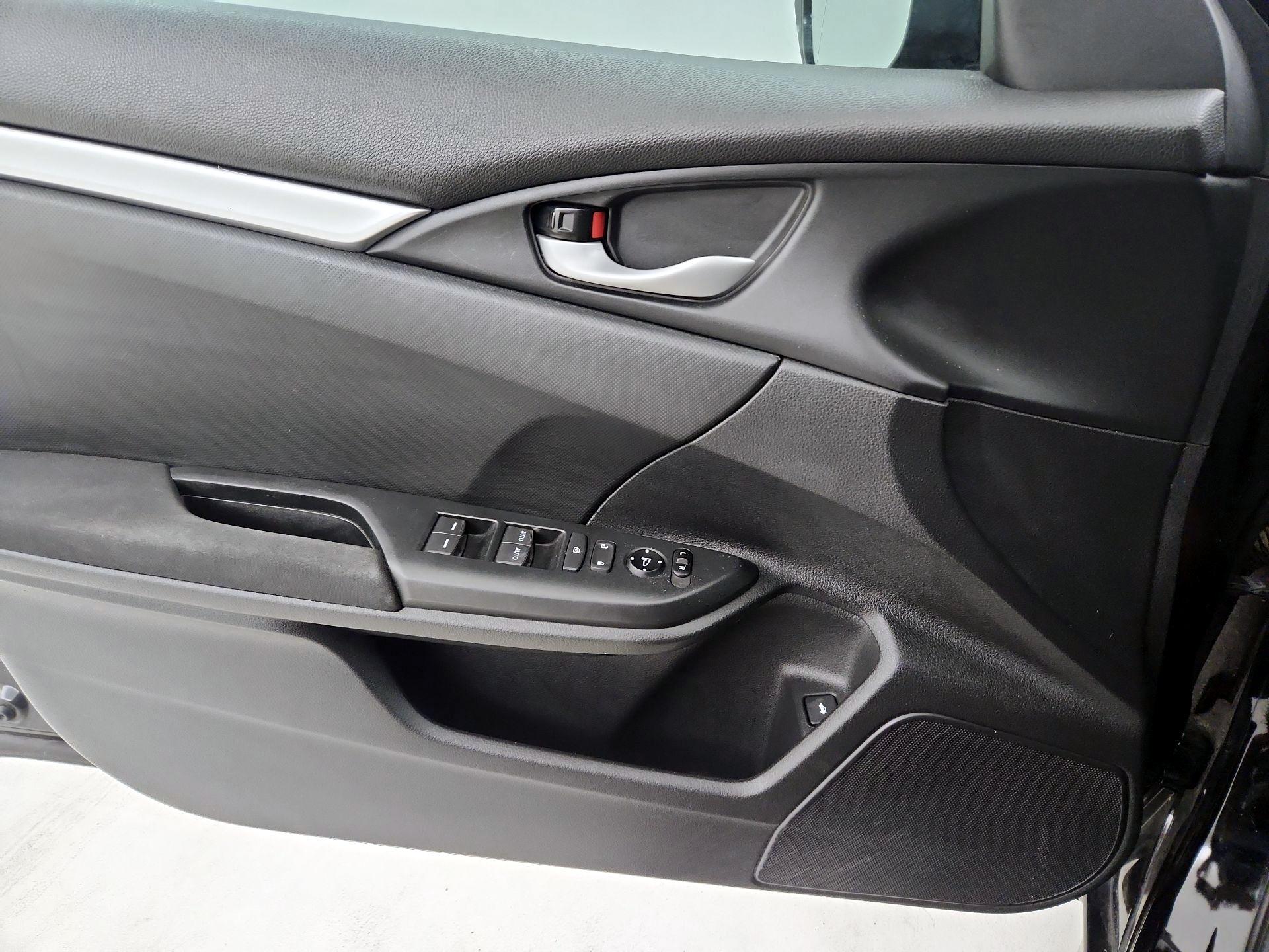 Thumbnail: 2016 Honda Civic - 12