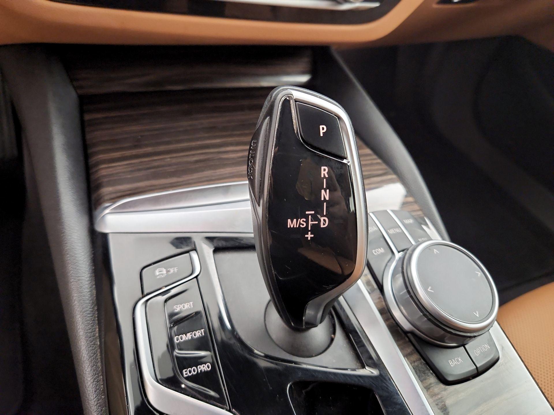 Thumbnail: 2022 BMW 5 Series - 18