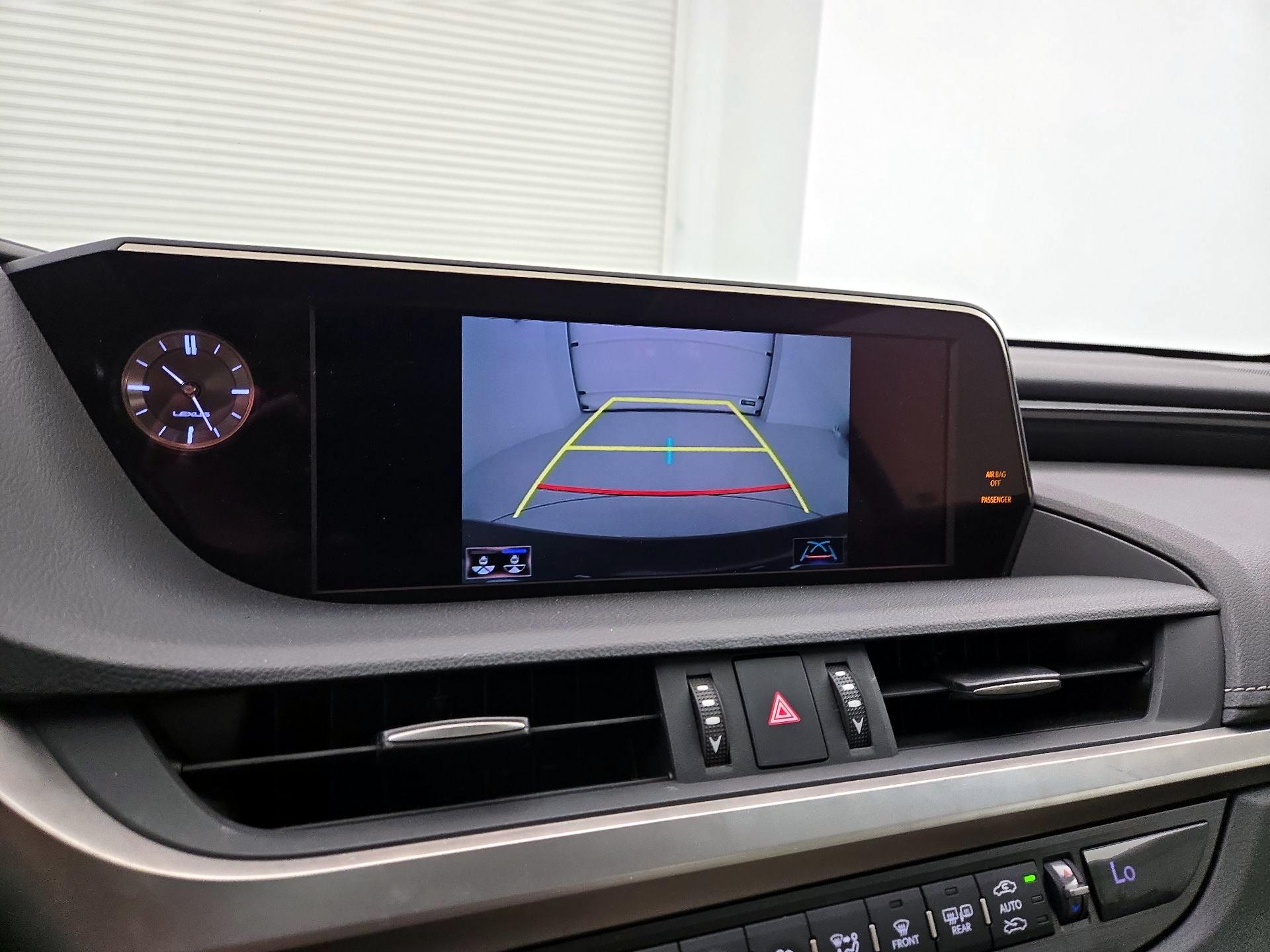 Thumbnail: 2019 Lexus ES - 15