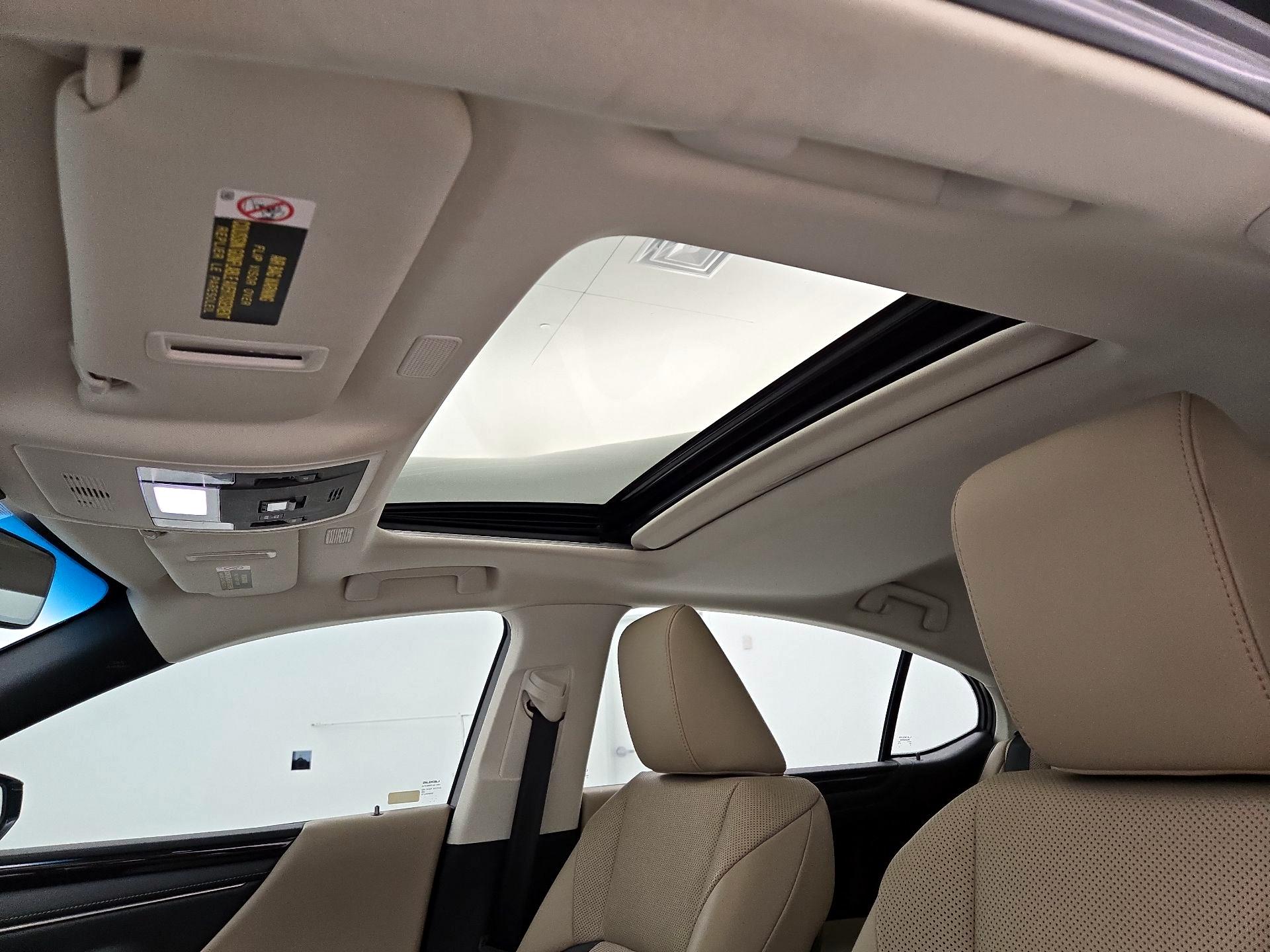 Thumbnail: 2019 Lexus ES - 20