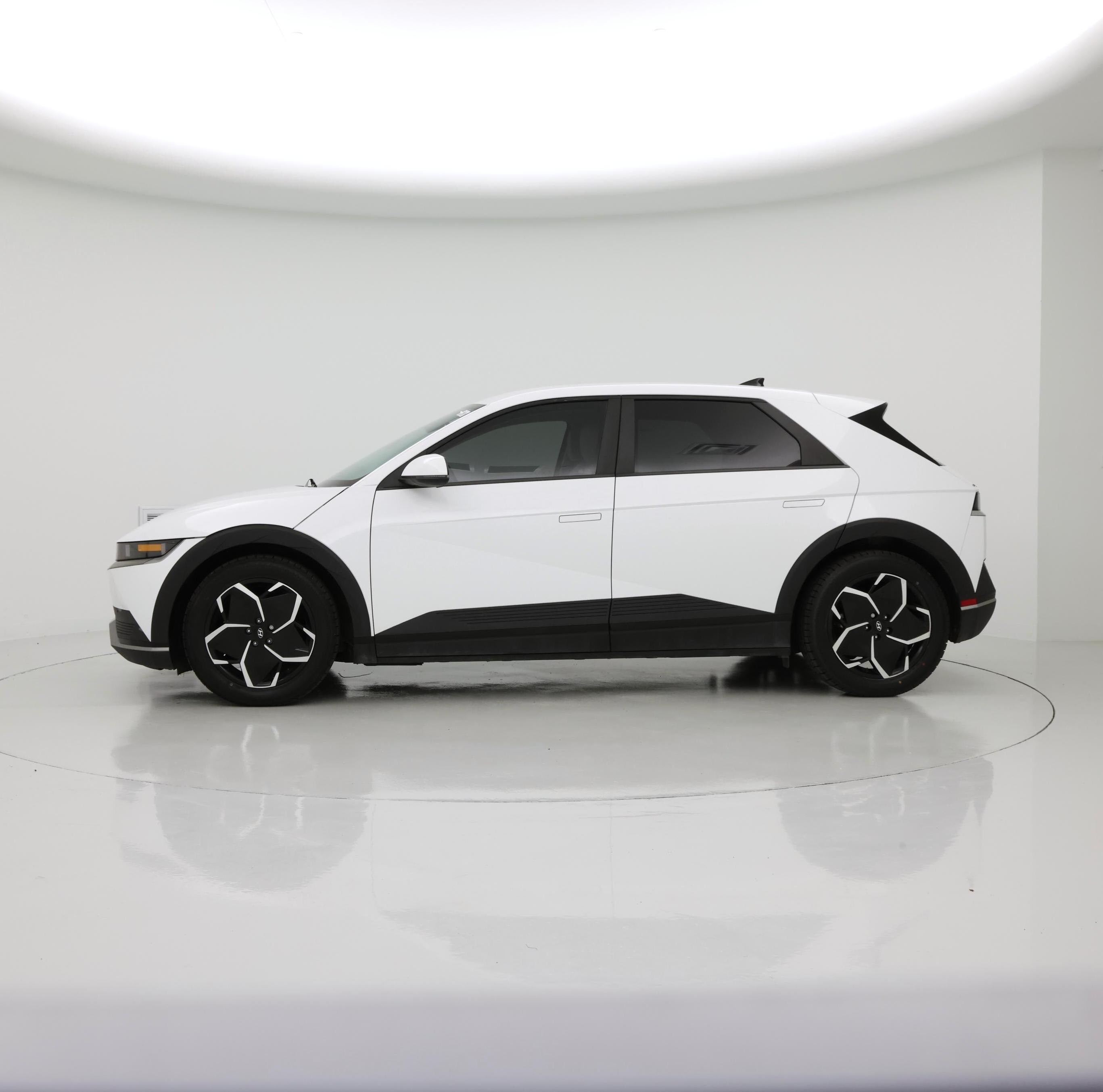 Thumbnail: 2022 Hyundai Ioniq 5 - 3