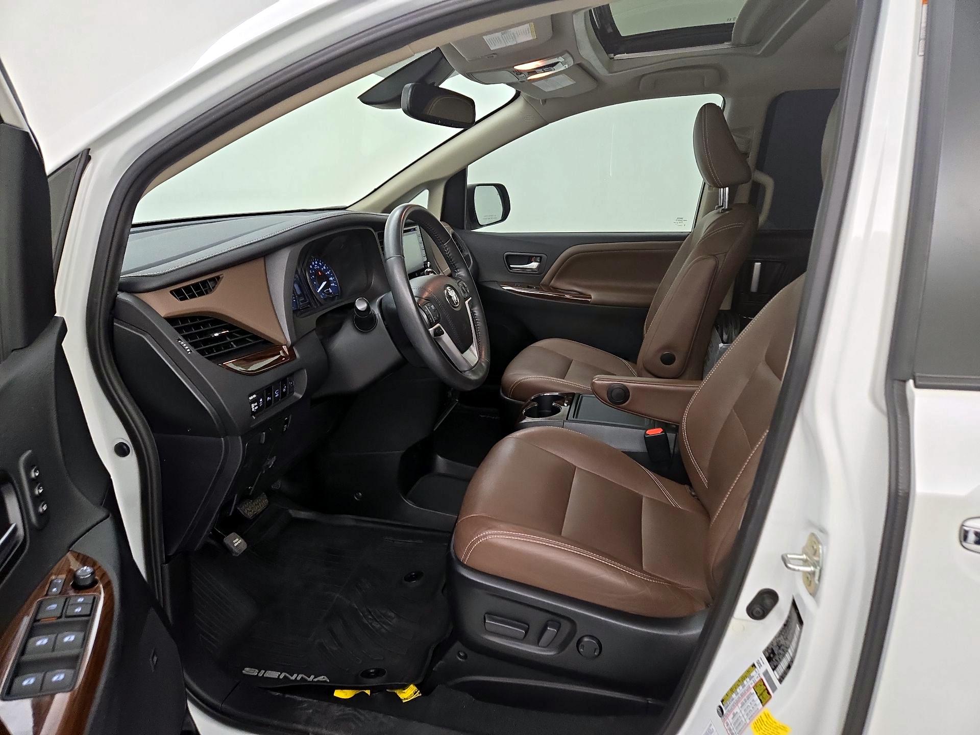 Thumbnail: 2020 Toyota Sienna - 11
