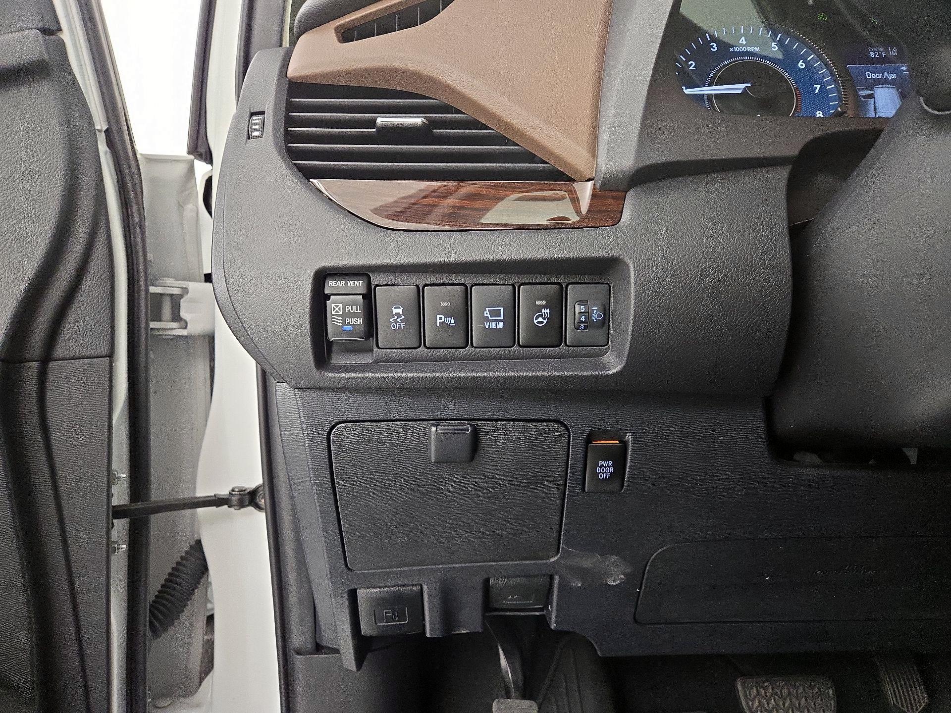 Thumbnail: 2020 Toyota Sienna - 13