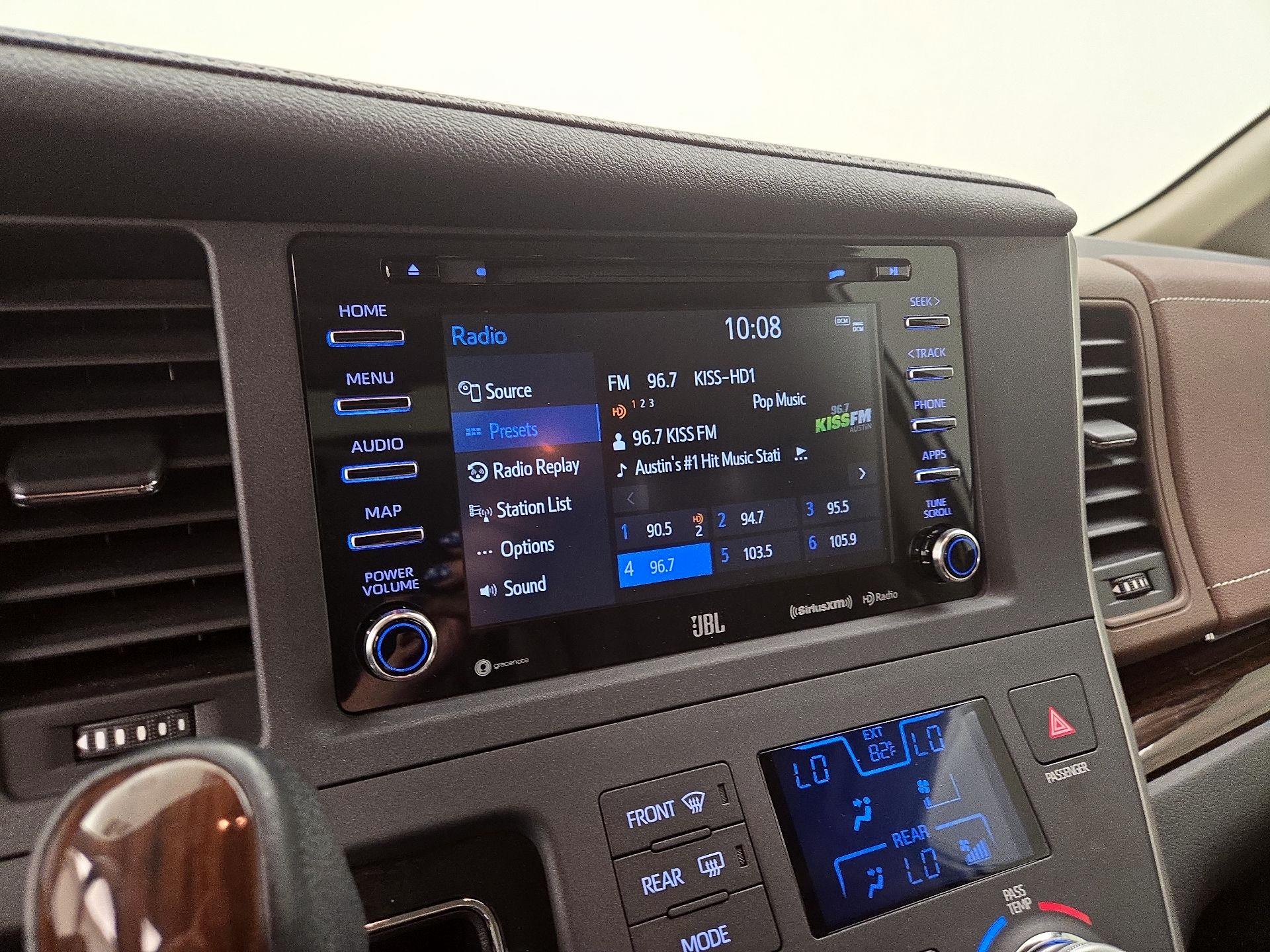 Thumbnail: 2020 Toyota Sienna - 16