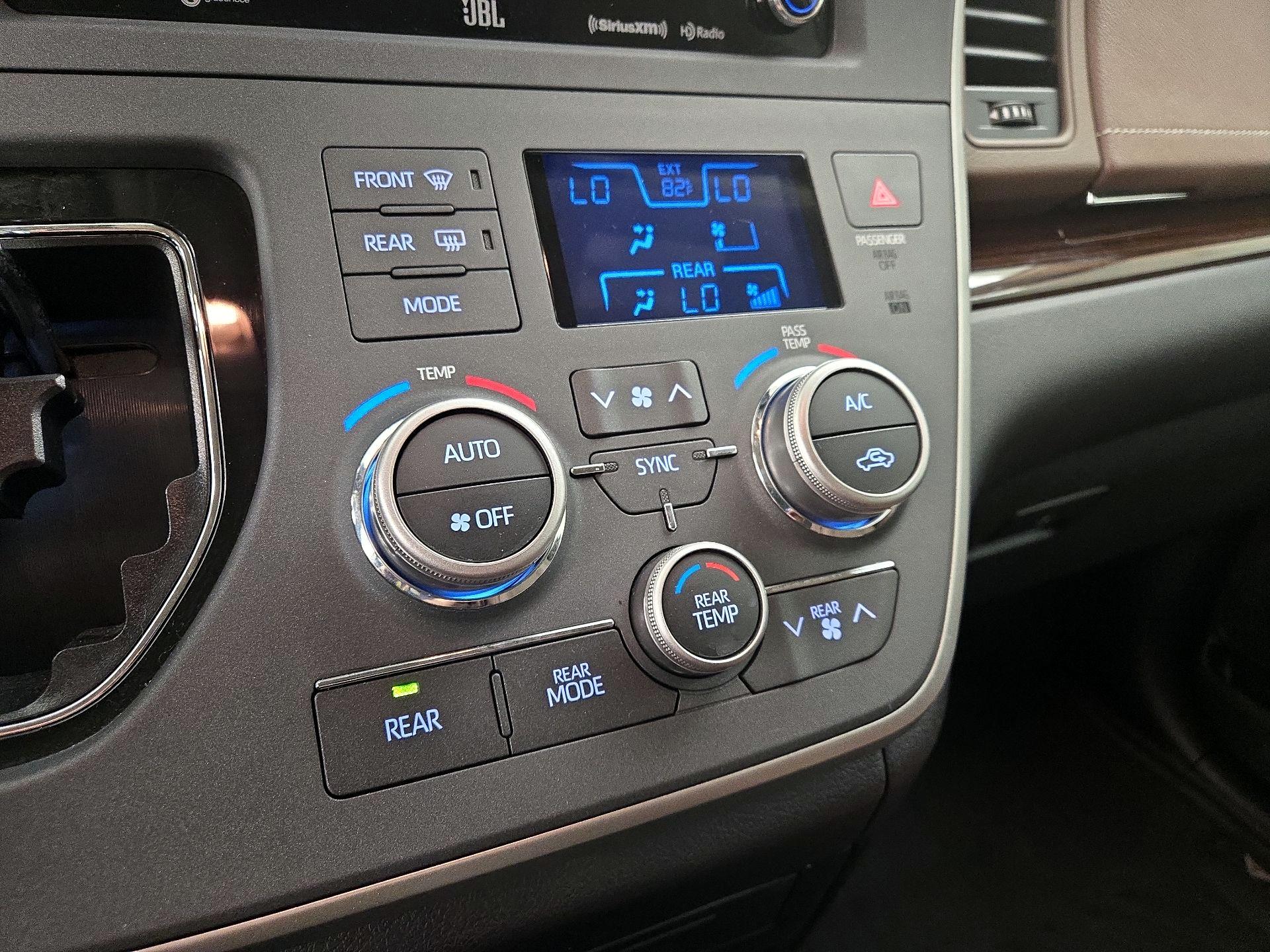 Thumbnail: 2020 Toyota Sienna - 17