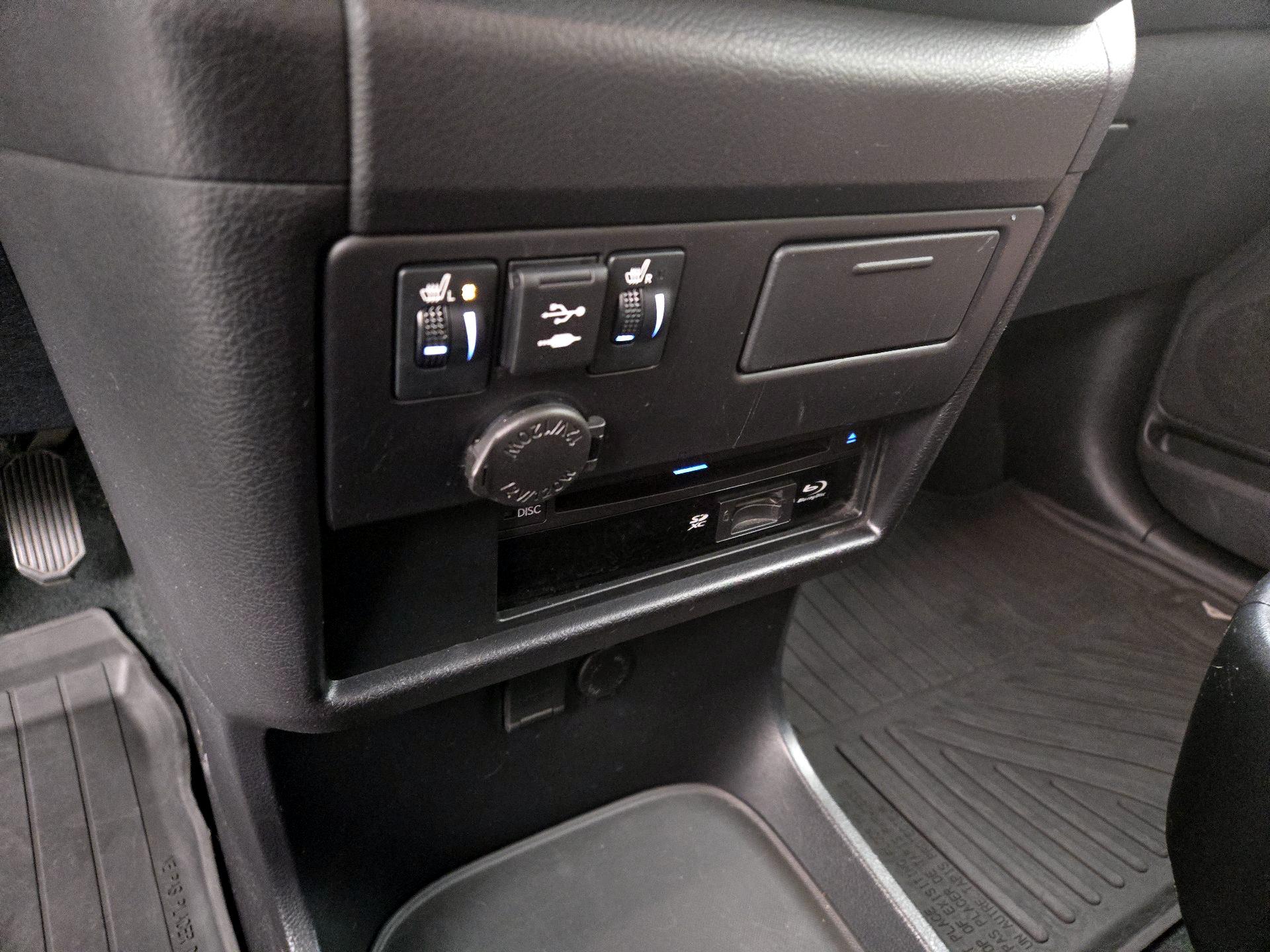 Thumbnail: 2020 Toyota Sienna - 19