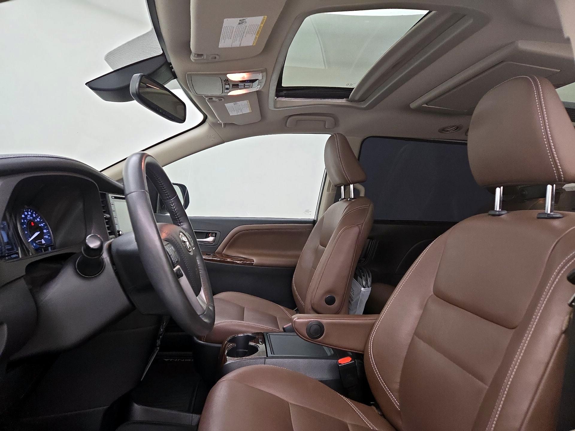 Thumbnail: 2020 Toyota Sienna - 20