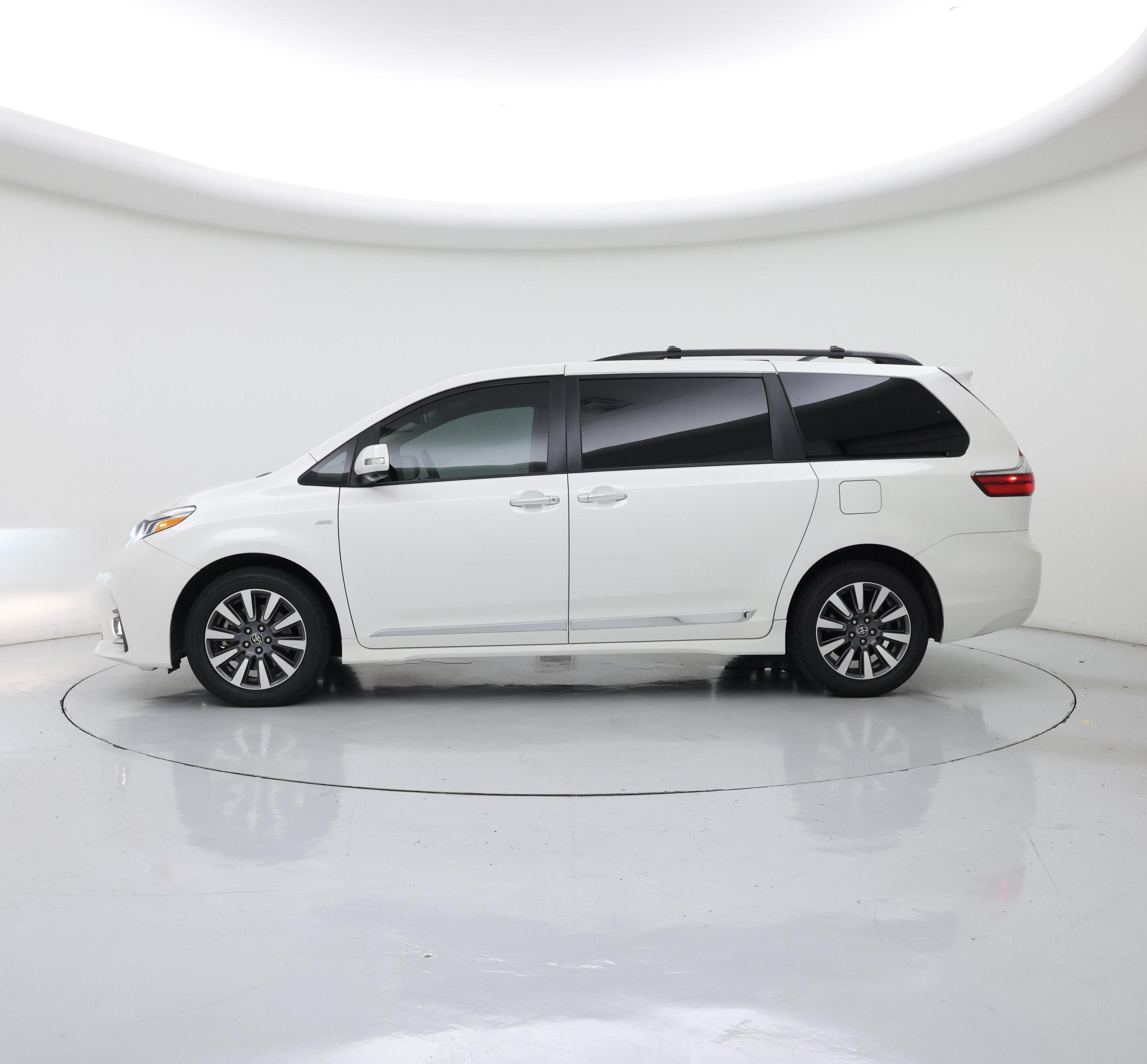 Thumbnail: 2020 Toyota Sienna - 3